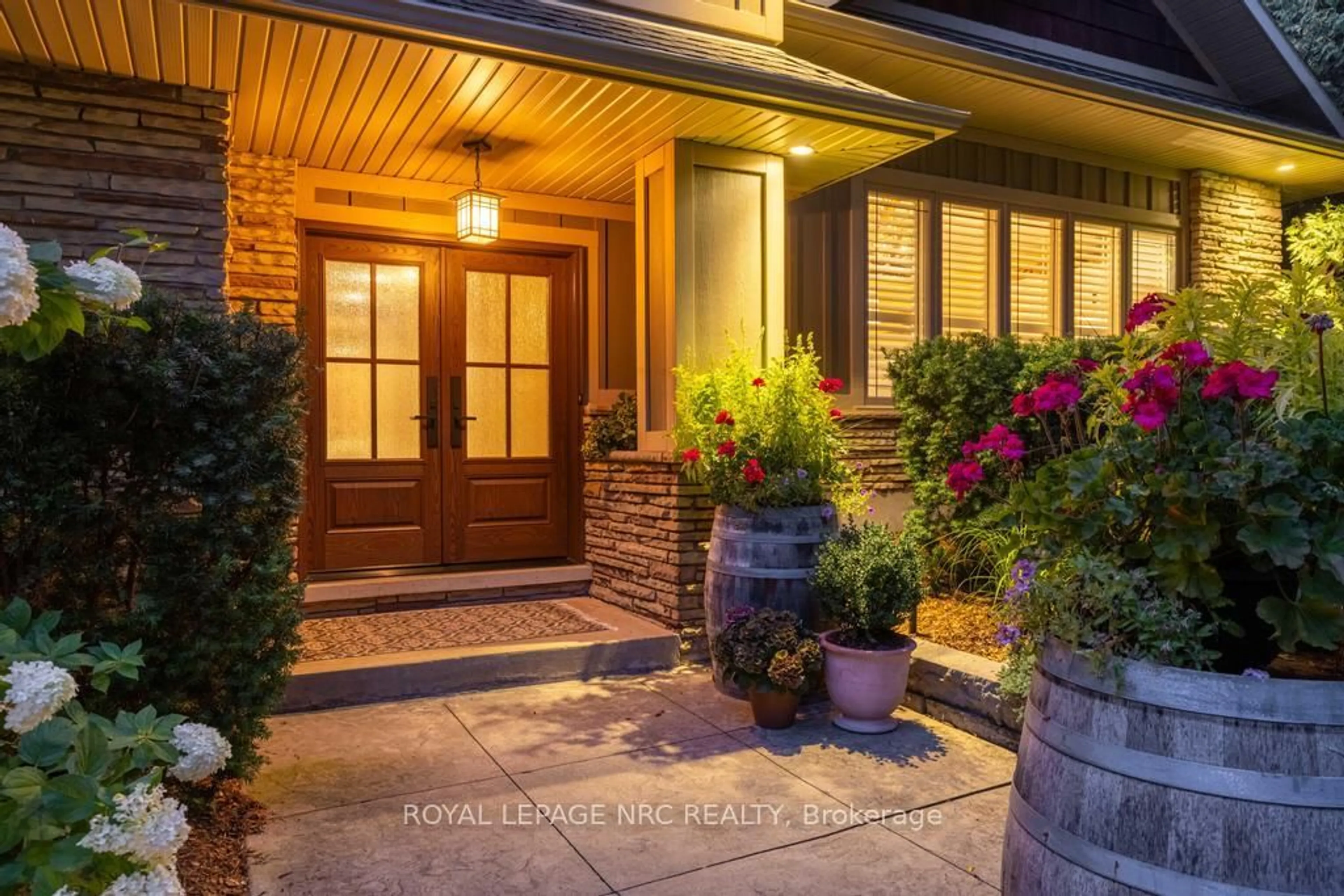 Indoor entryway for 14 Woodington Cres, St. Catharines Ontario L2T 3T7