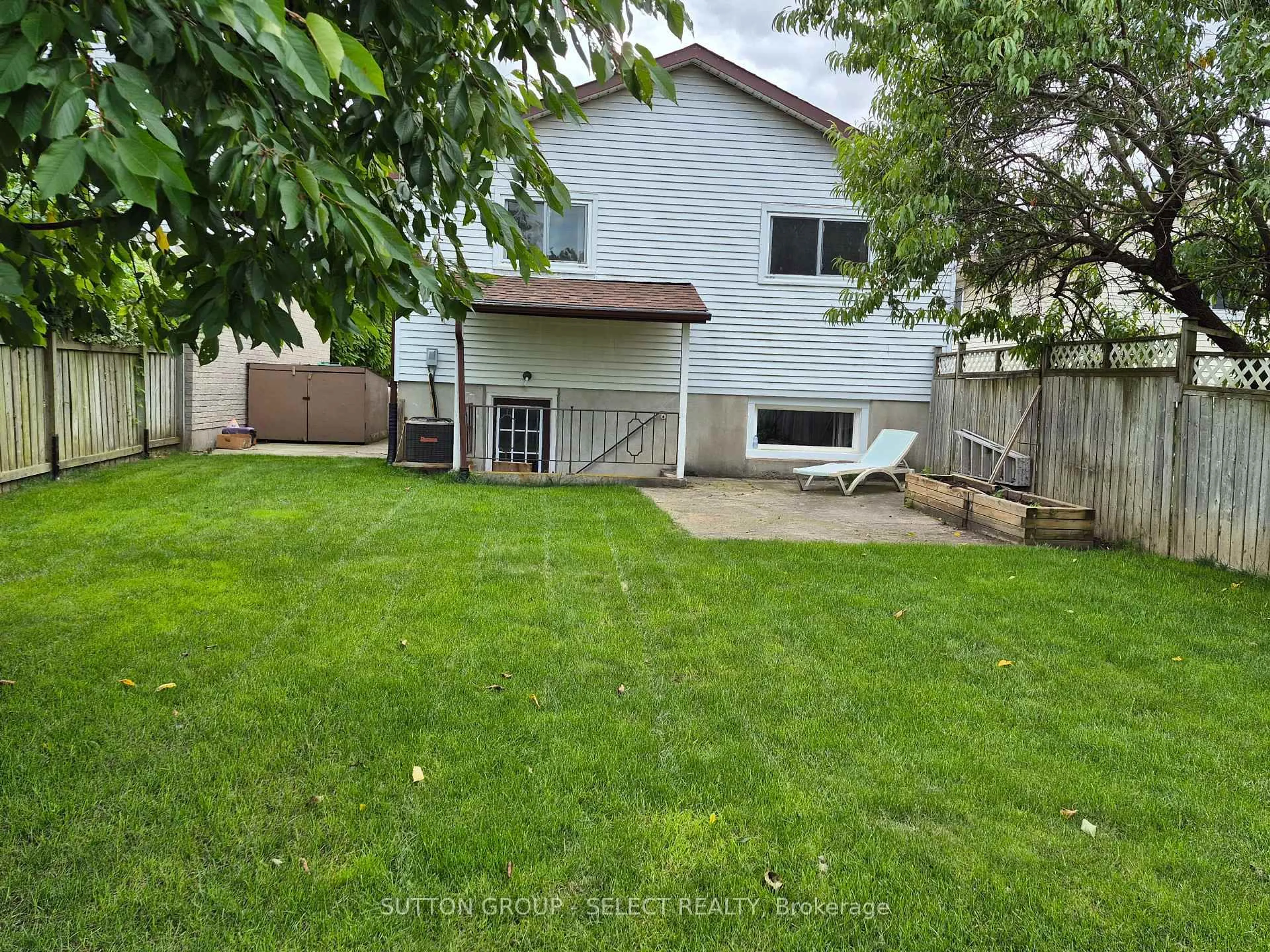 Unknown for 74 BLOOMSBURY Crt, London East Ontario N5V 3N8