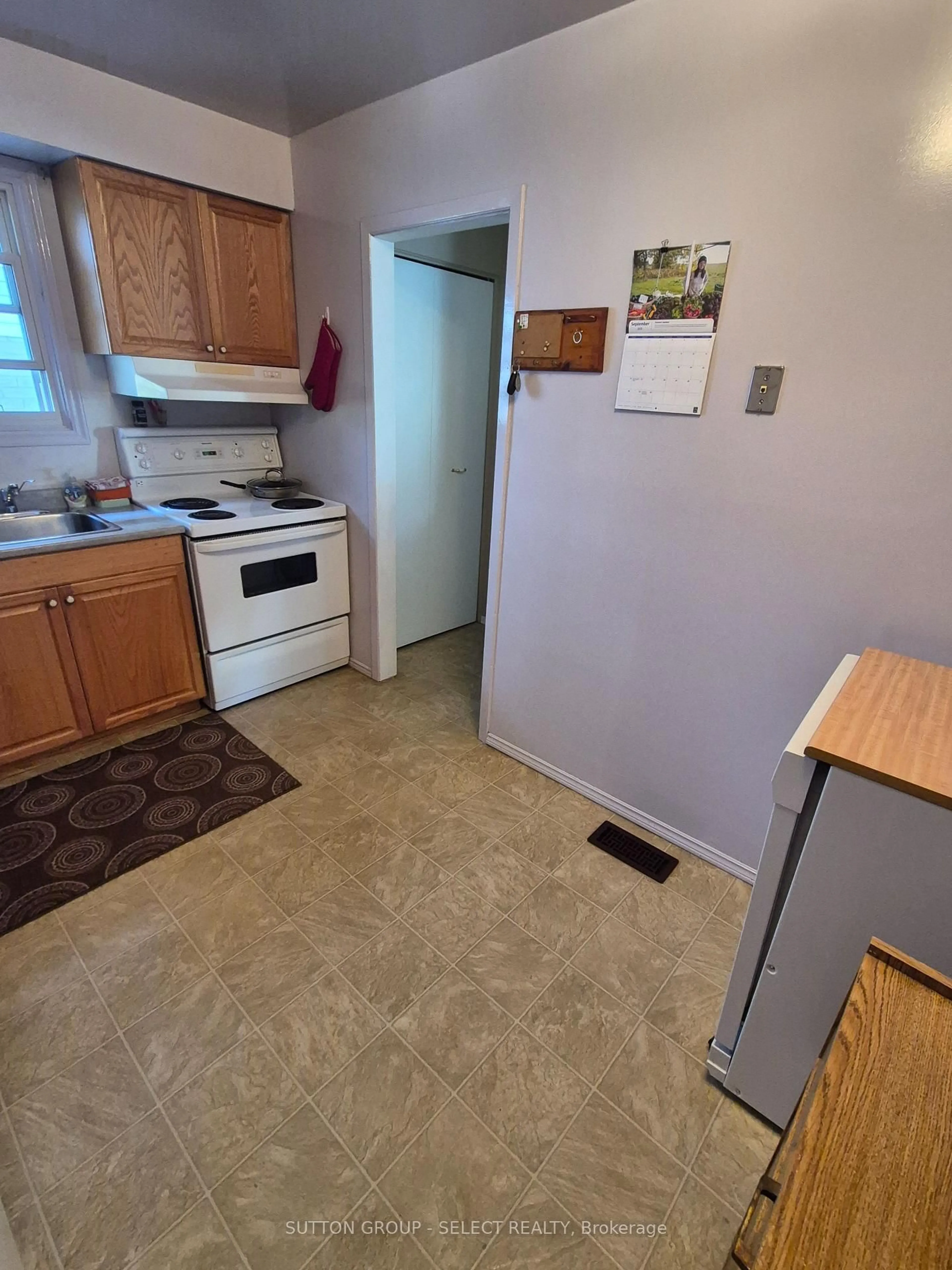 Standard kitchen, unknown for 74 BLOOMSBURY Crt, London East Ontario N5V 3N8