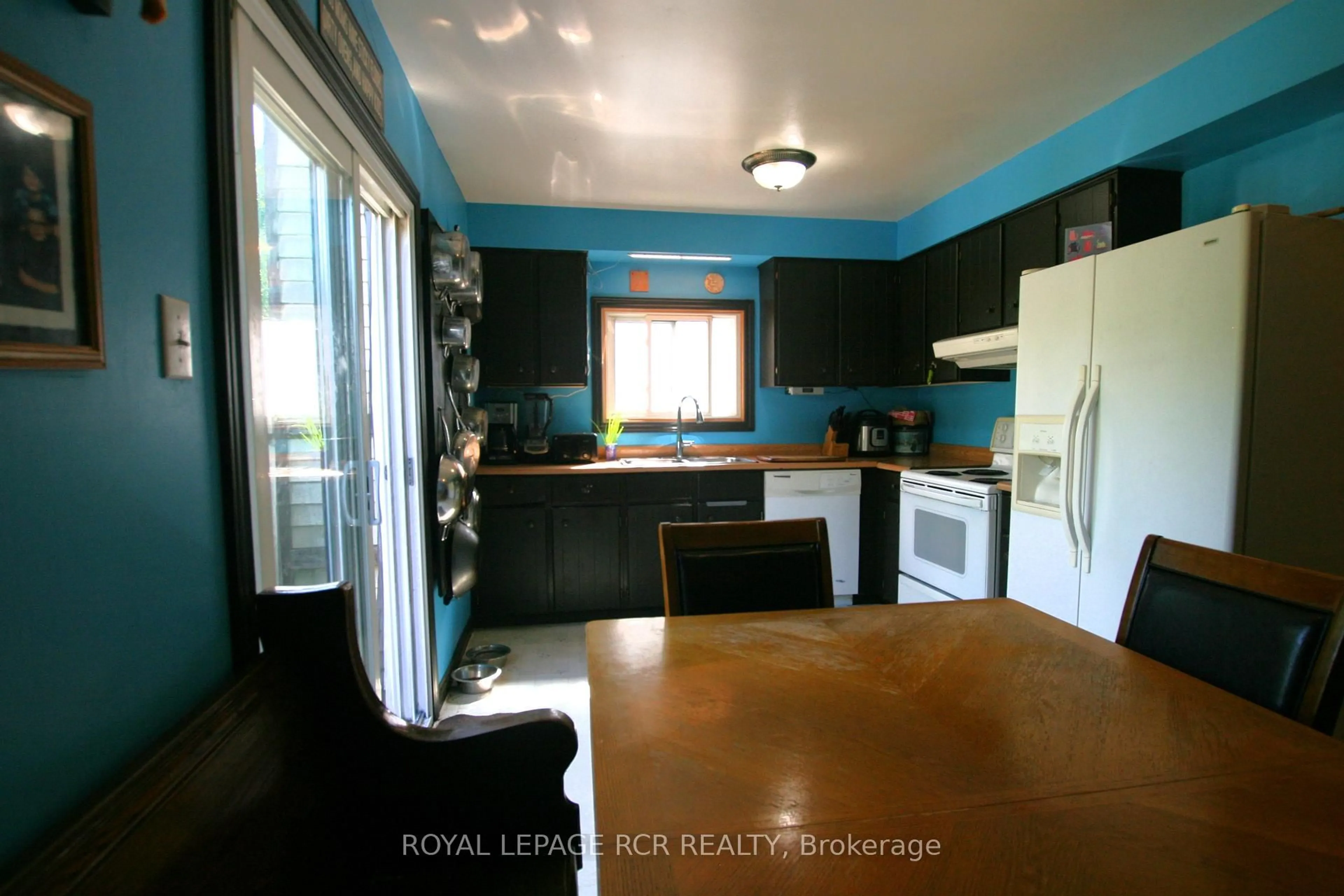 Standard kitchen, unknown for 516 Pineview Gdns, Shelburne Ontario L9V 2Z9