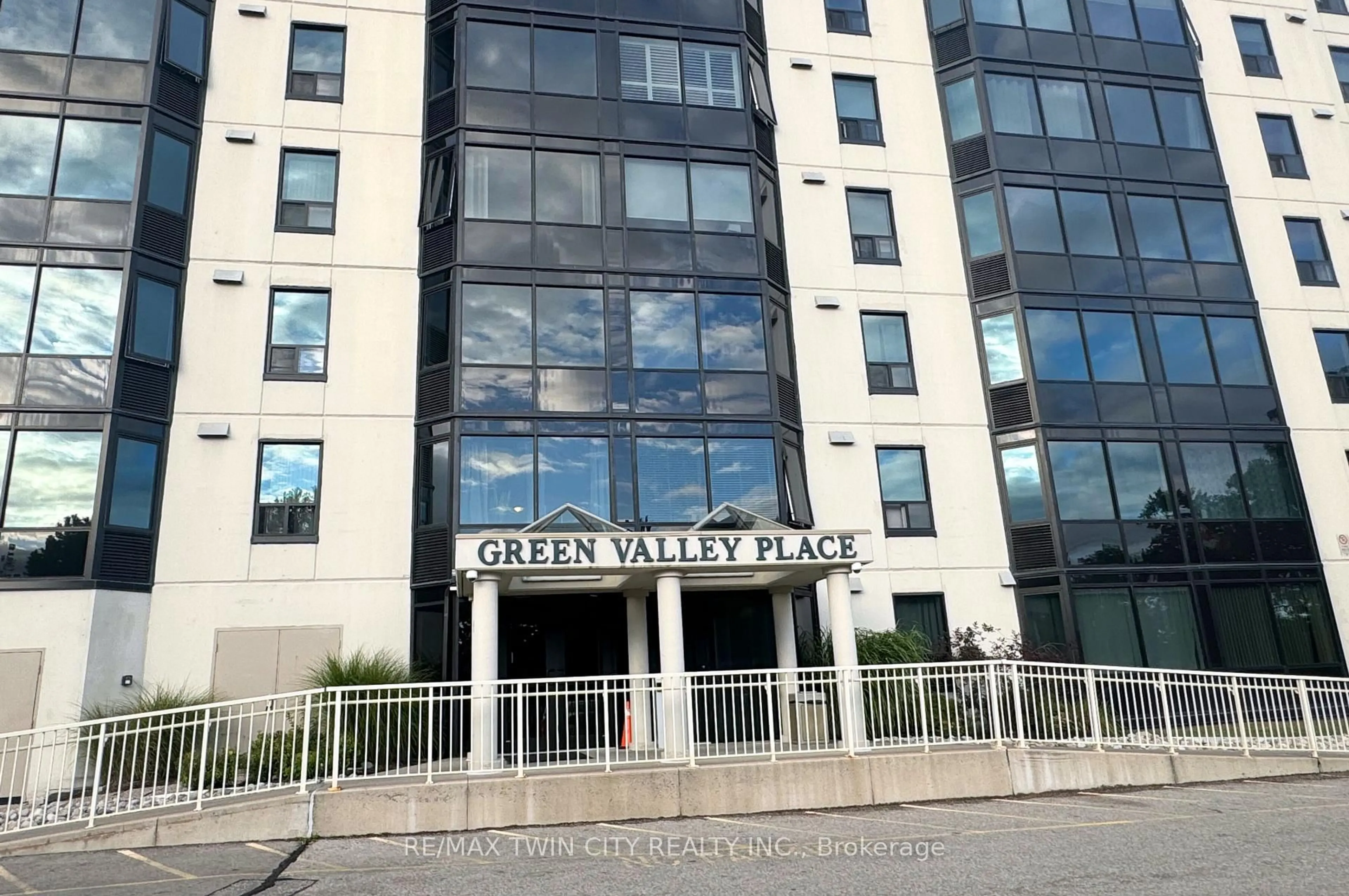 Unknown for 35 Green Valley Dr #1605, Kitchener Ontario N2P 2A5