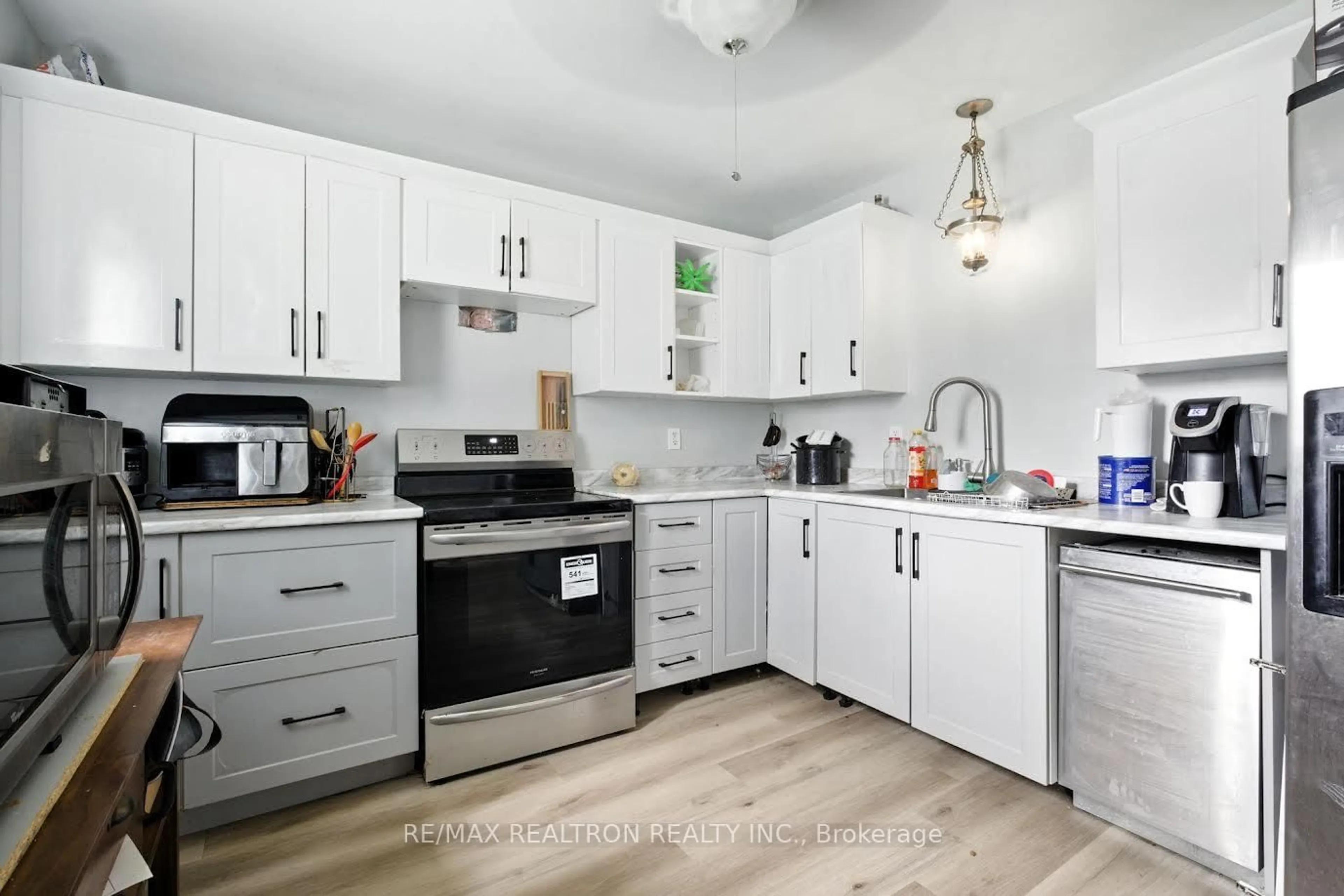 Open concept kitchen, unknown for 30 Stinson Ave, Brantford Ontario N3T 1X3