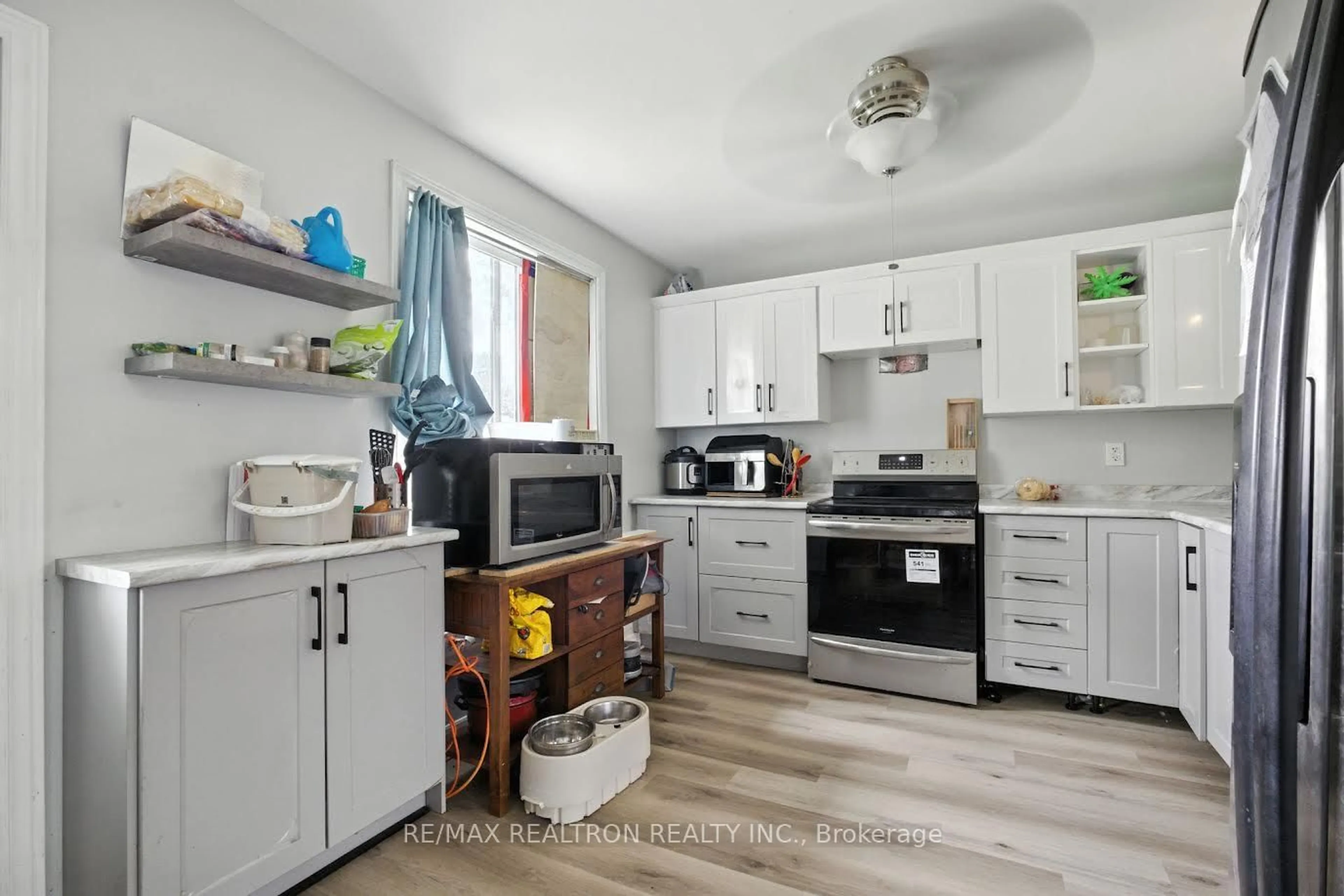 Standard kitchen, unknown for 30 Stinson Ave, Brantford Ontario N3T 1X3