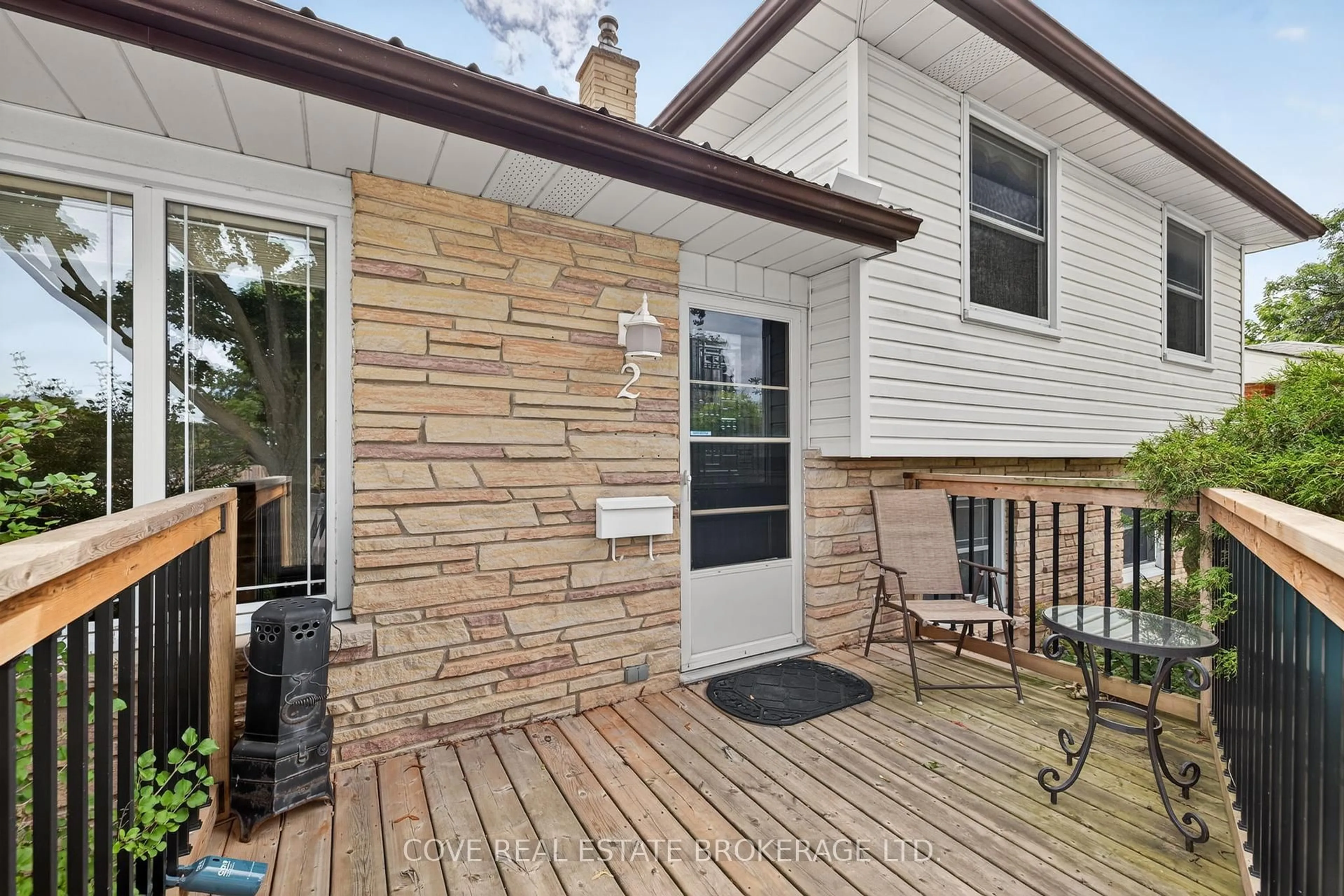 Patio, street for 2 Aspen Ave, St. Thomas Ontario N5R 5G4
