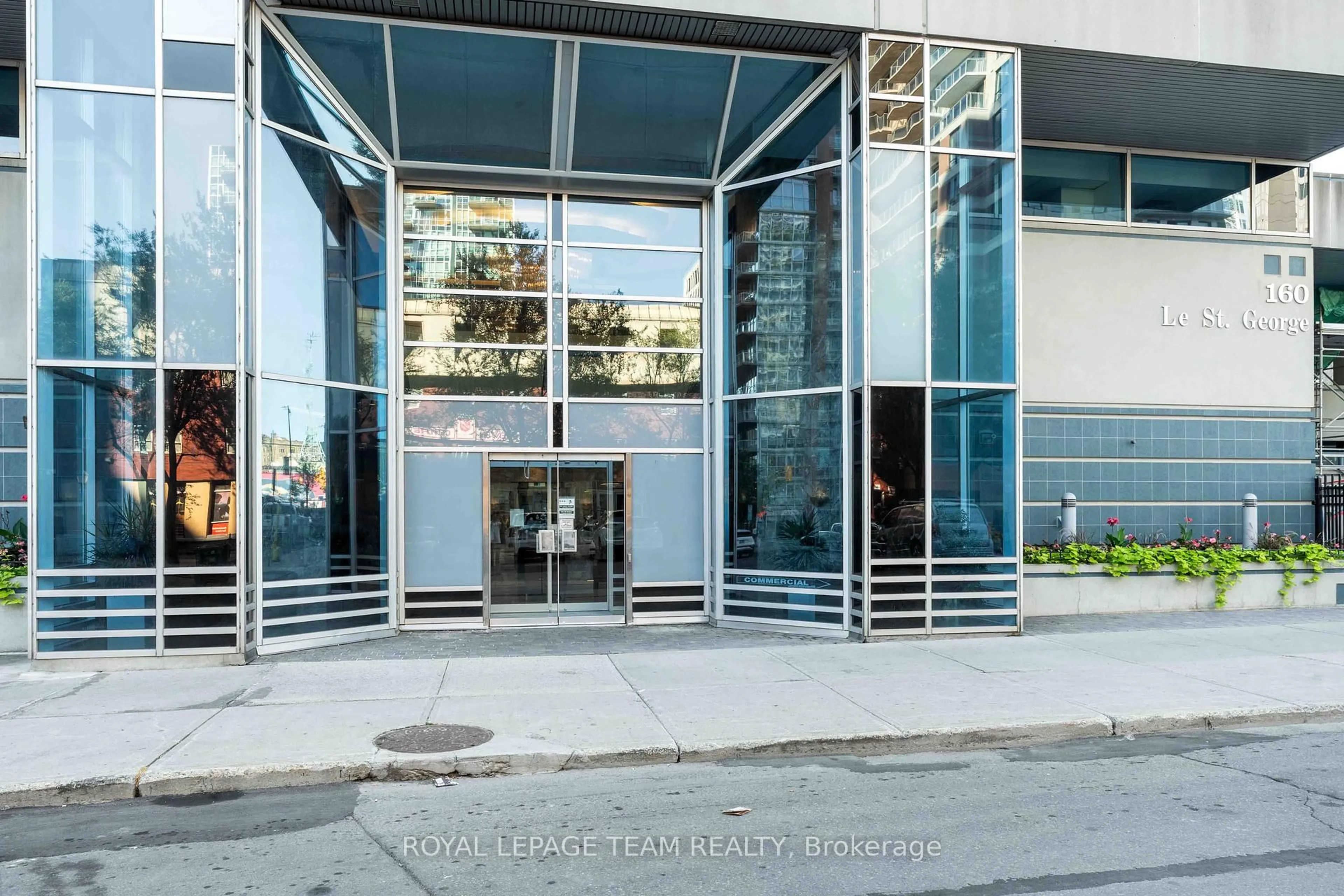 Indoor foyer for 160 George St #1806, Ottawa Ontario K1N 9M2