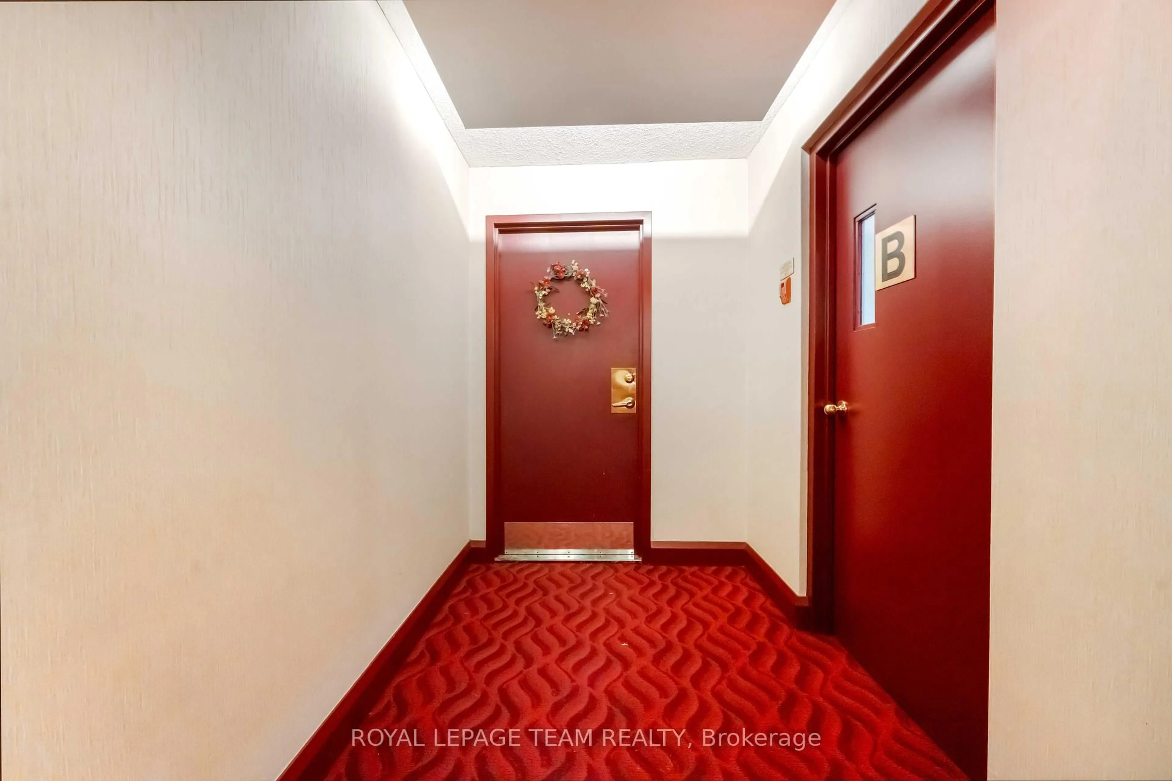 Indoor foyer for 160 George St #1806, Ottawa Ontario K1N 9M2