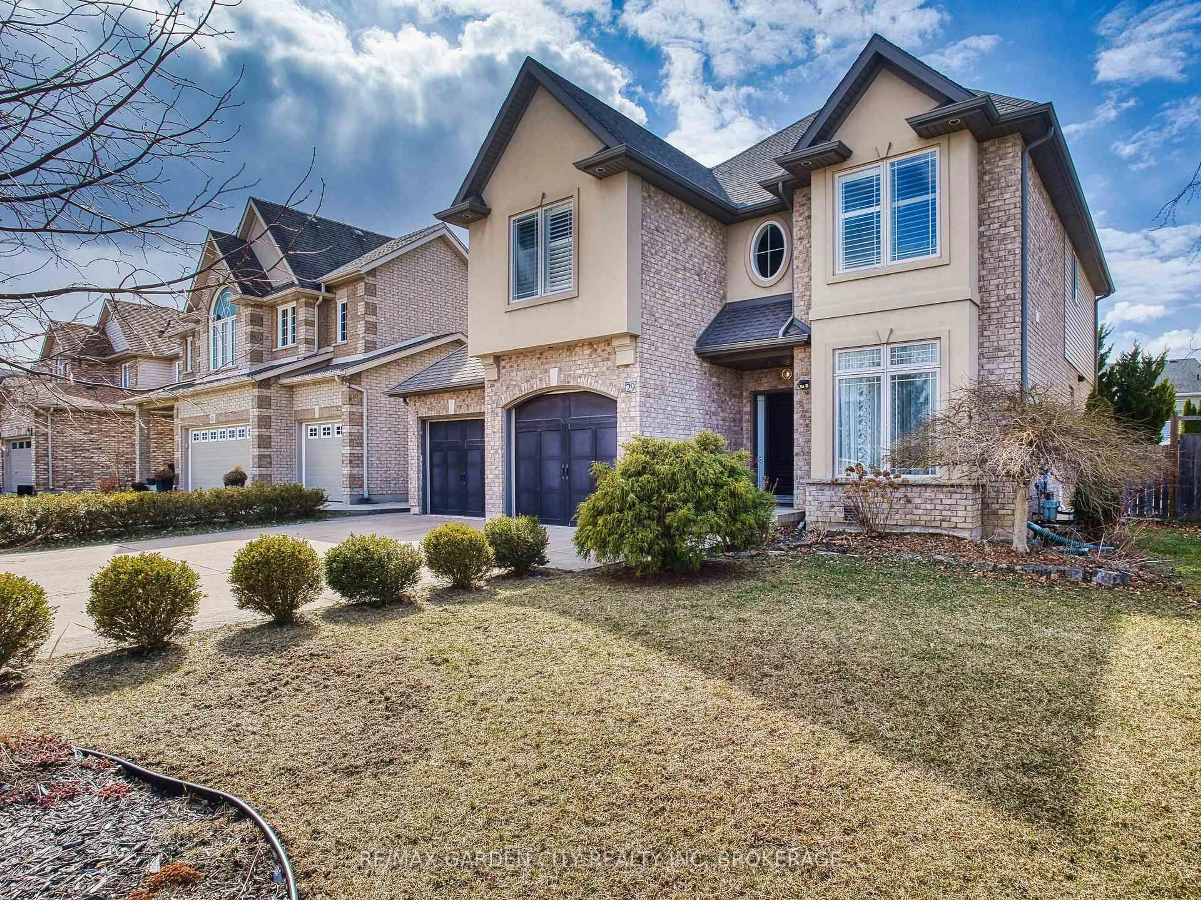 Home with brick exterior material, street for 29 Agincourt Cres, St. Catharines Ontario L2S 4B4