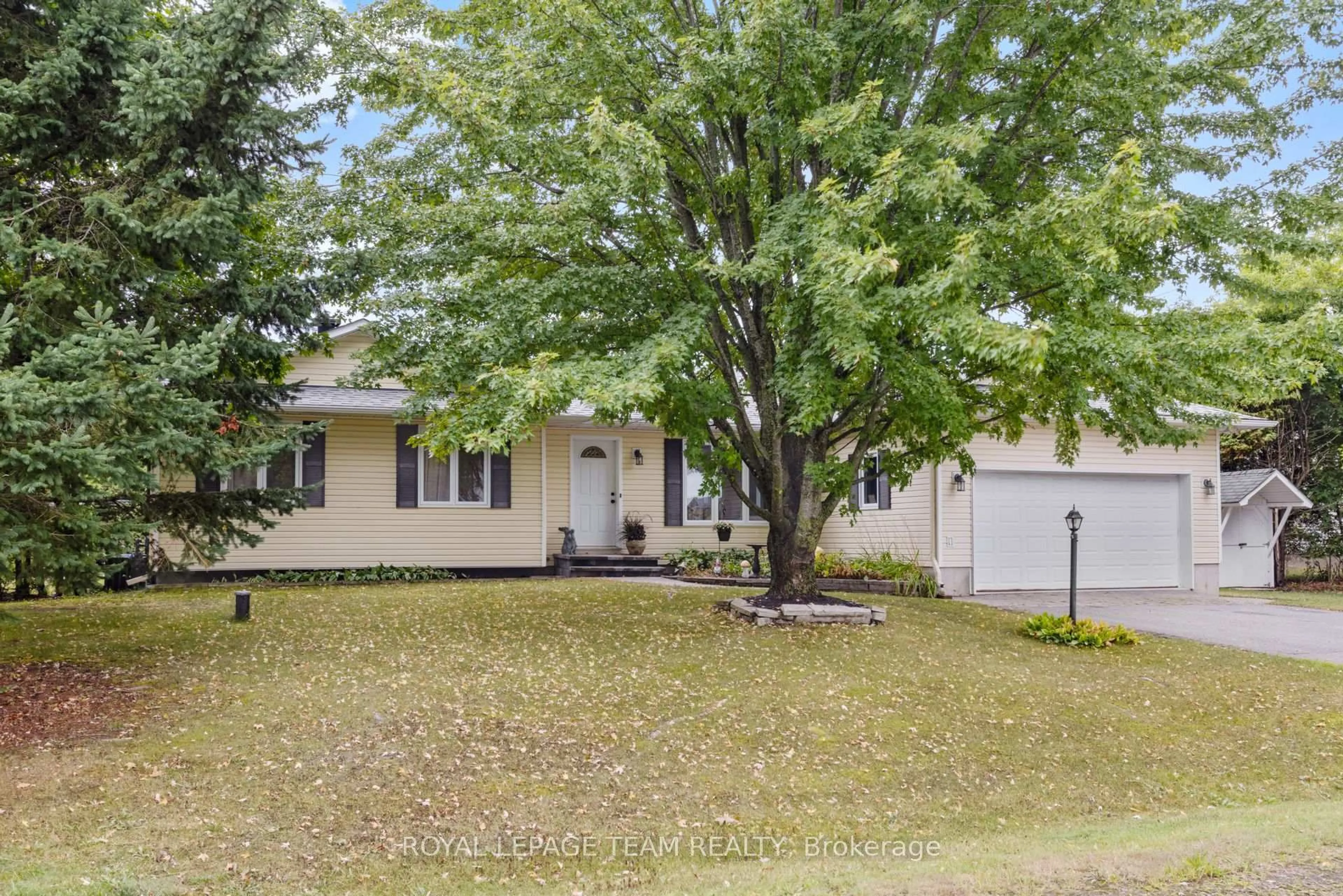 Home with vinyl exterior material, street for 2248 Wallingford Way, North Gower Ontario K0A 2T0