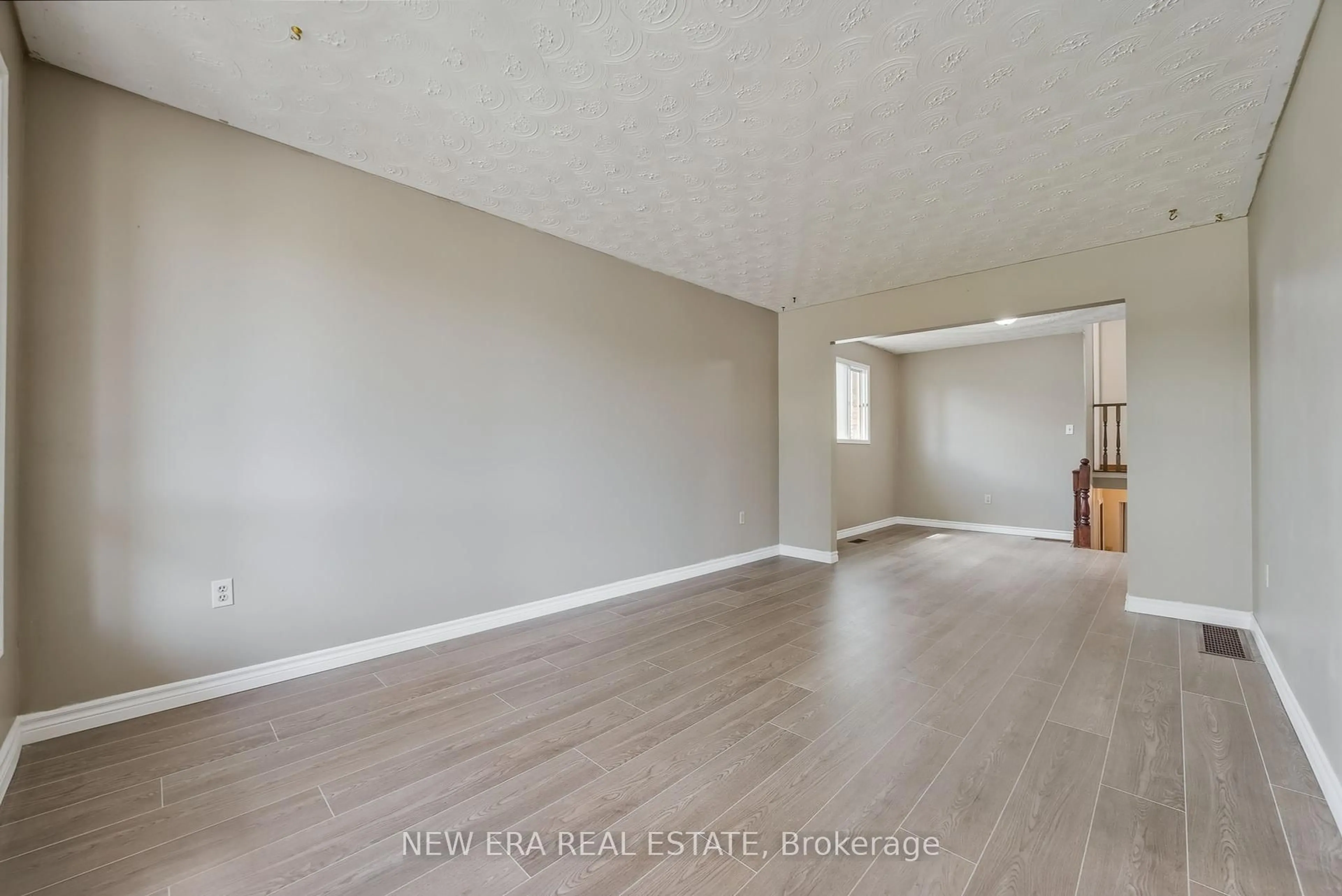 A pic of a room for 3 Envoy Blvd, Hamilton Ontario L8G 4M1