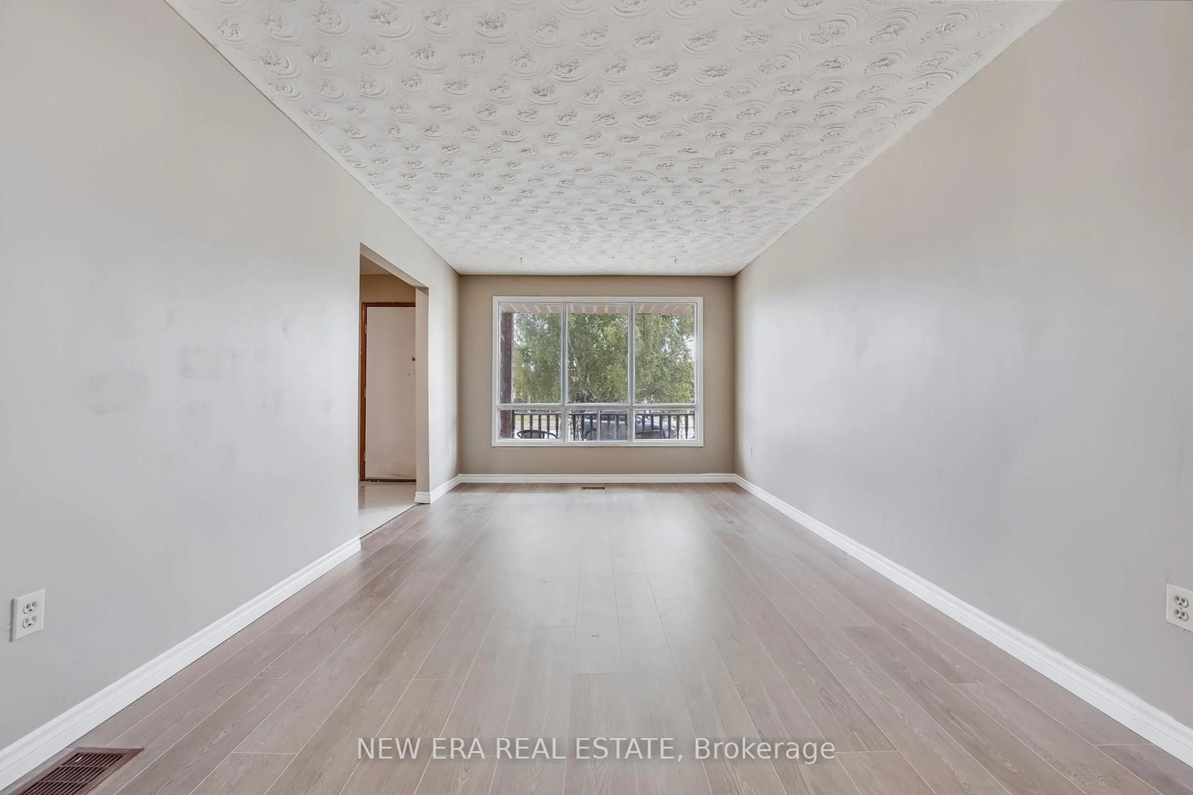 A pic of a room for 3 Envoy Blvd, Hamilton Ontario L8G 4M1
