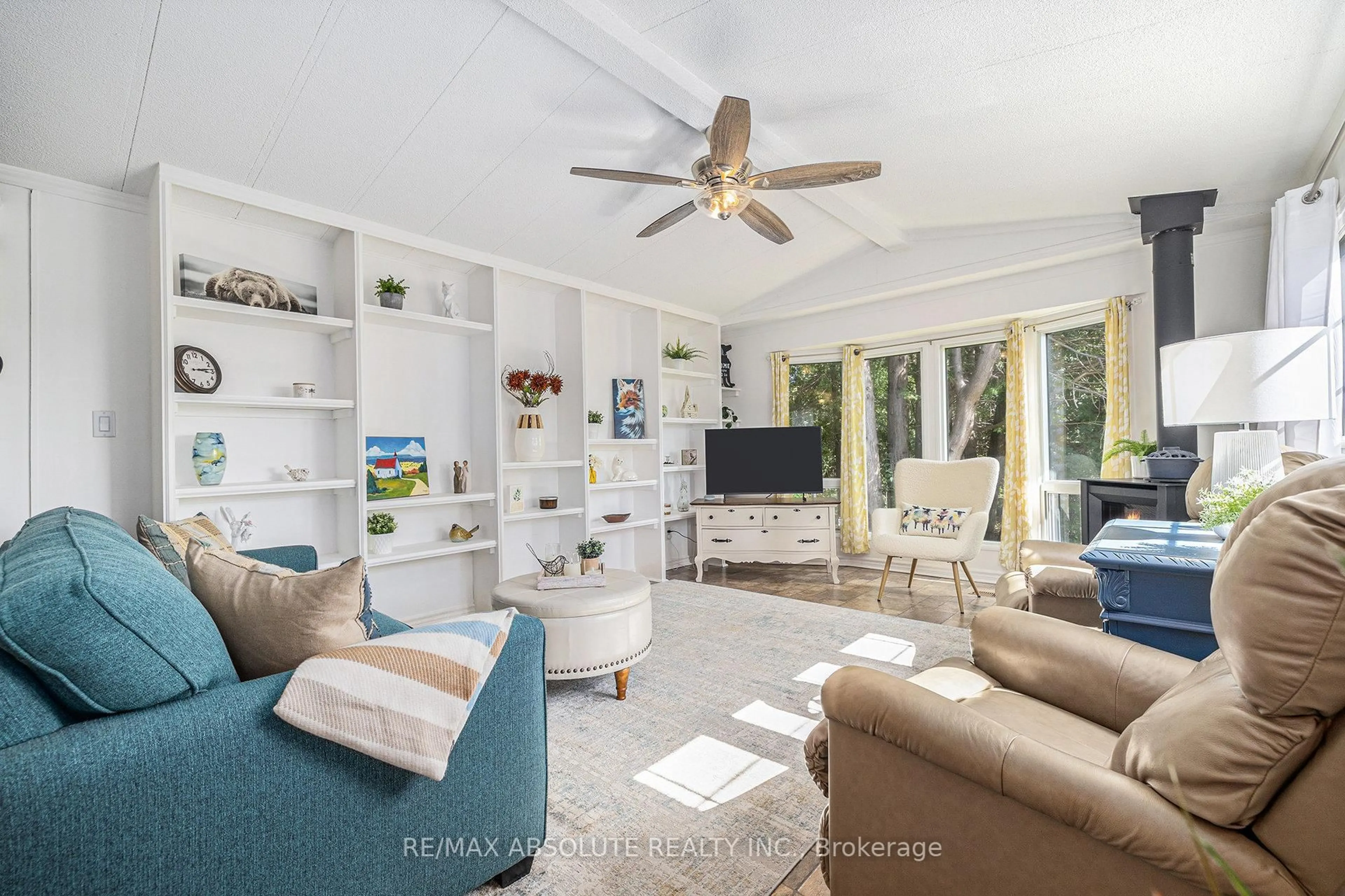 Living room with furniture, ceramic/tile floor for 110 Sunset Dr, Carleton Place Ontario K7C 4R5