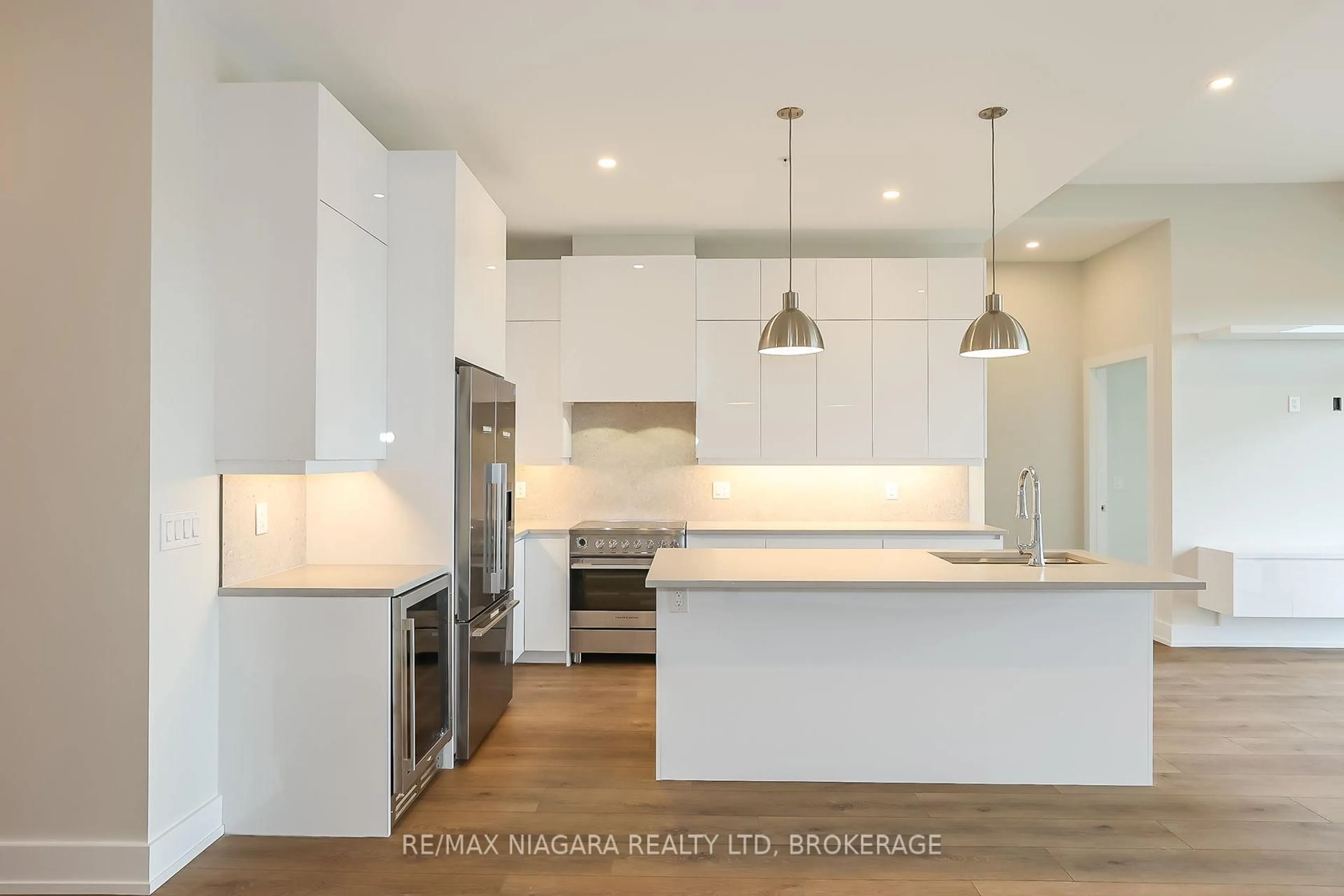 Contemporary kitchen, unknown for 77 Yates St #505, St. Catharines Ontario L2R 5R7