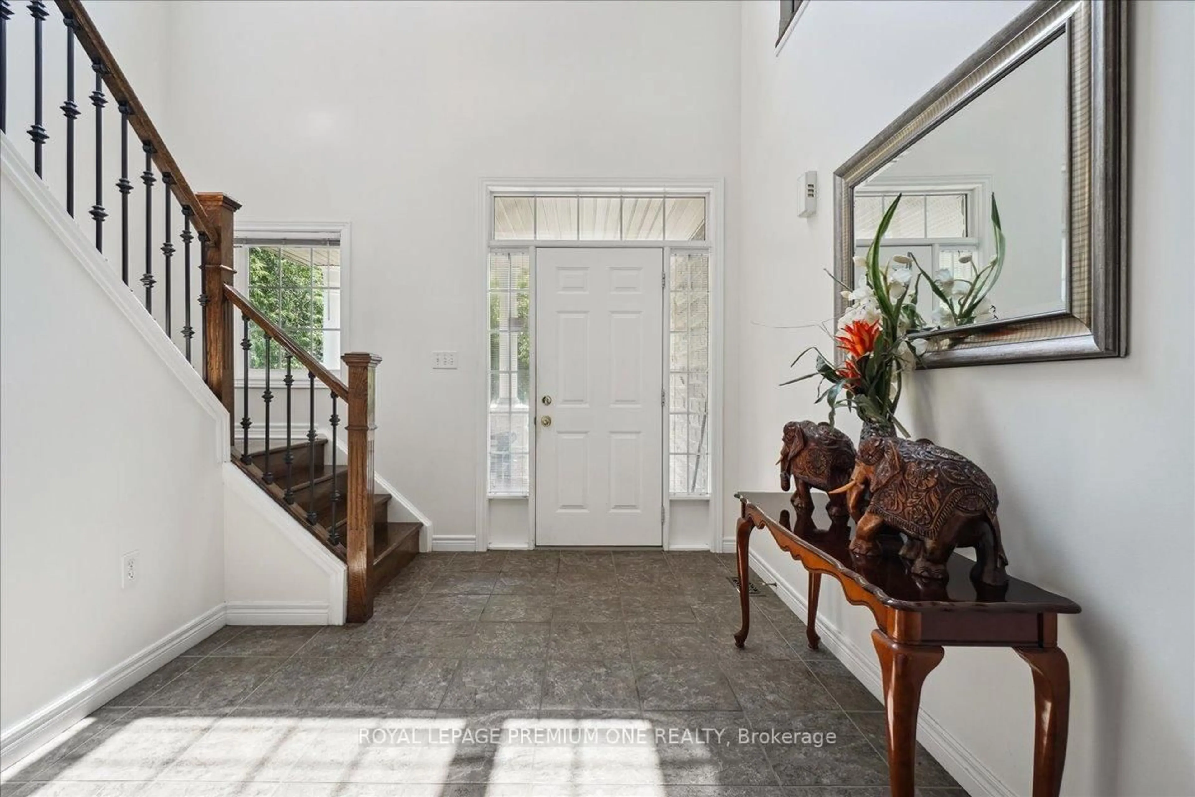 Indoor foyer for 7 Hardy St, Guelph Ontario N1E 5G4