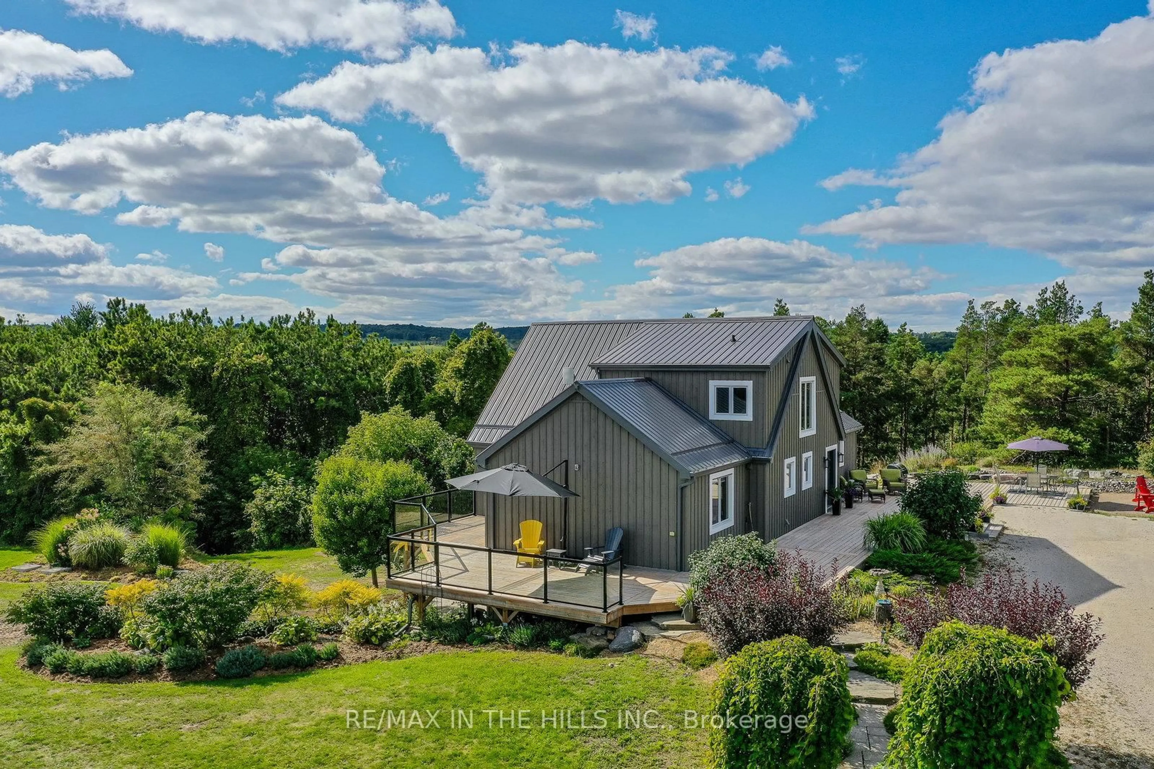A pic from outside/outdoor area/front of a property/back of a property/a pic from drone, water/lake/river/ocean view for 954461 7th Line Ehs Rd, Mono Ontario L9W 6G1