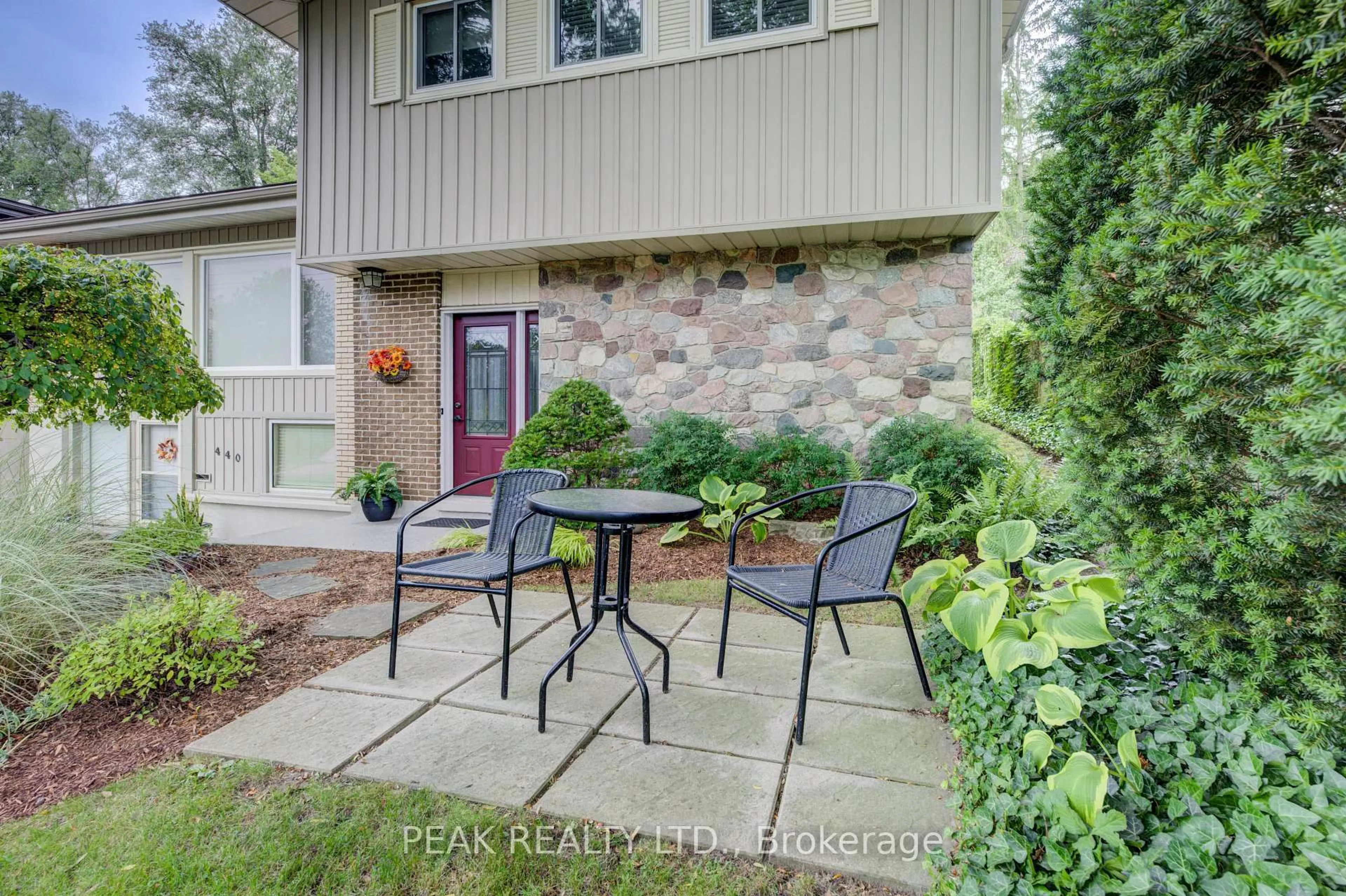 Patio, street for 440 Manchester Rd, Kitchener Ontario N2B 1A5