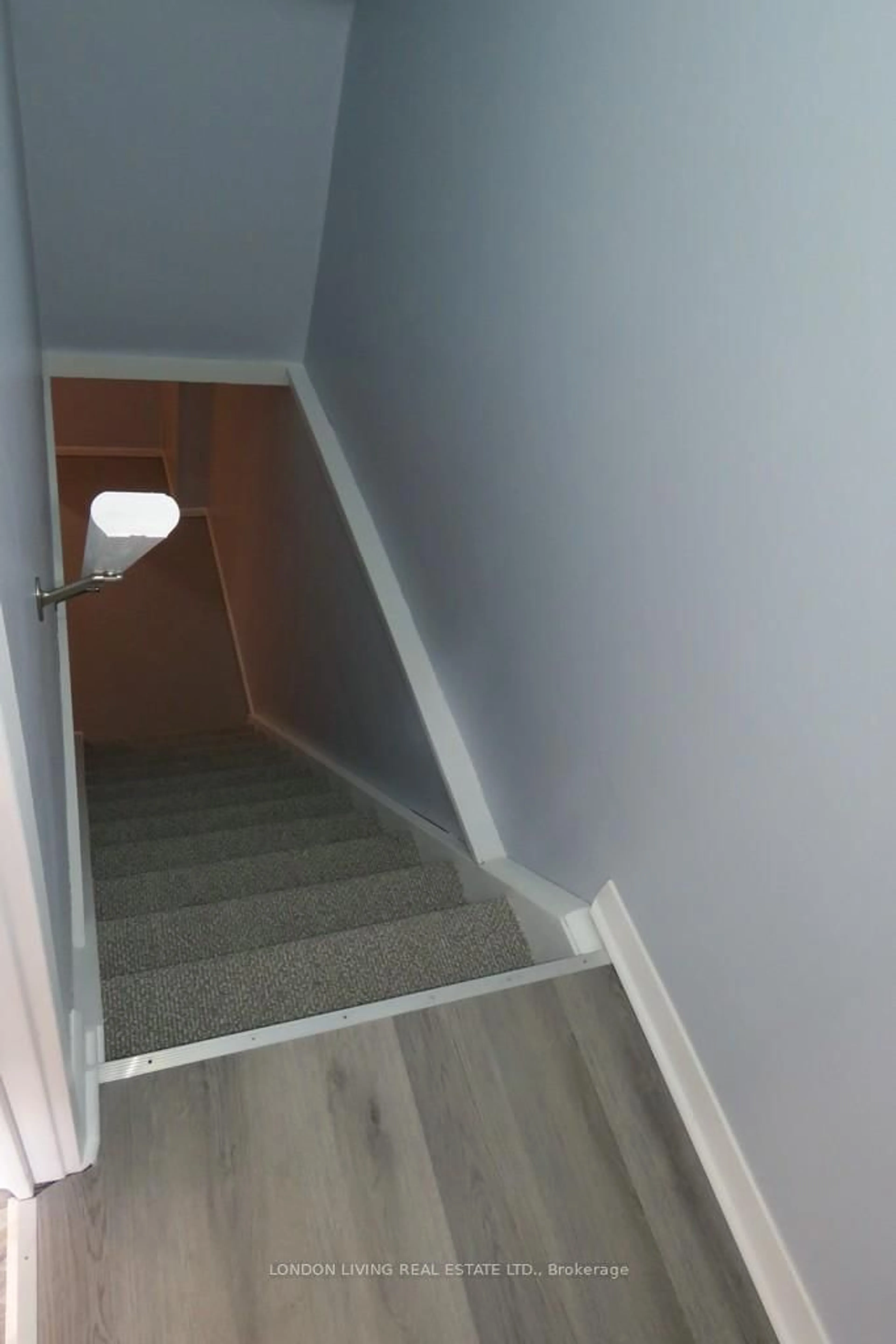 Stairs for 1002 Kipps Lane #7, London East Ontario N5Y 4S5