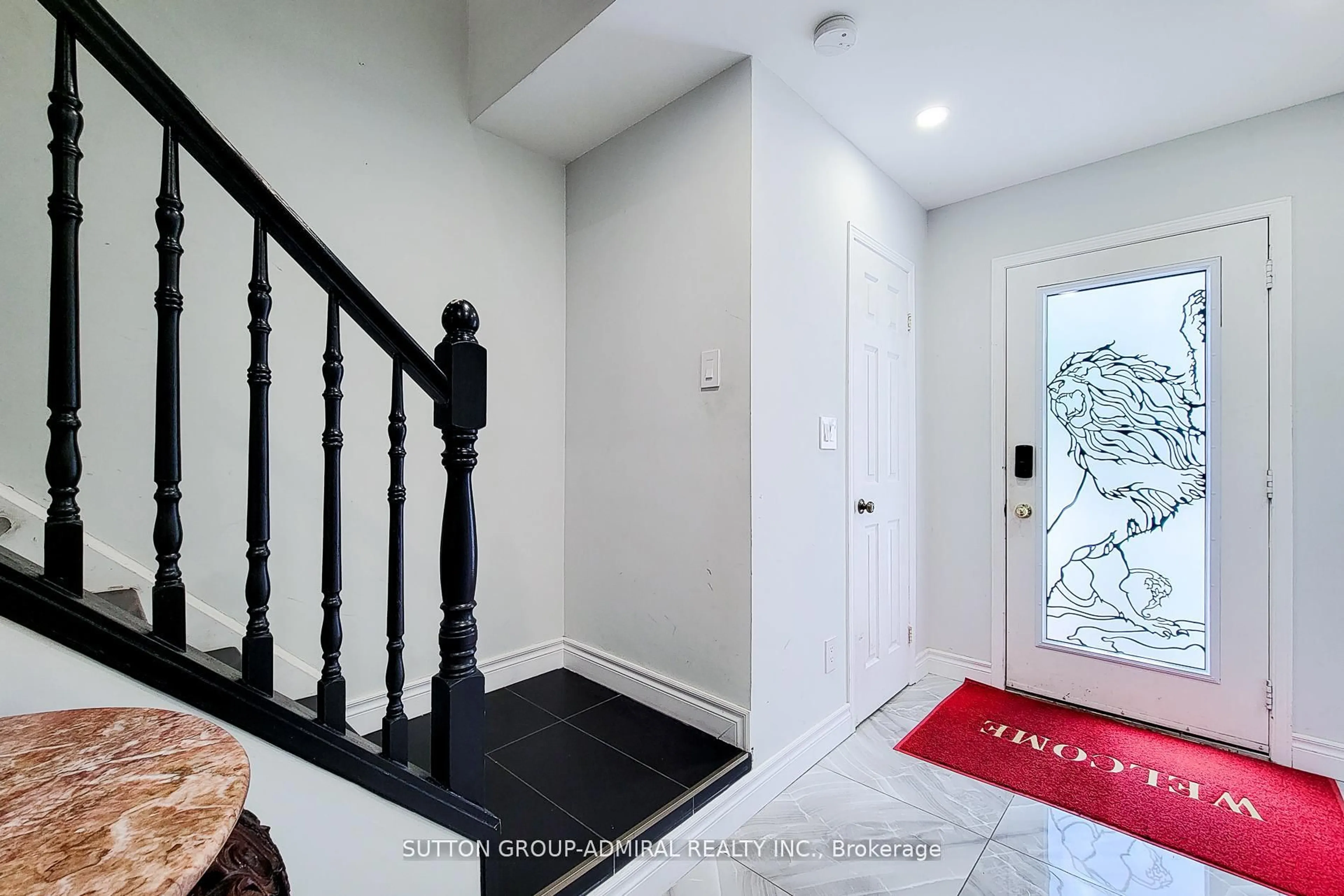 Indoor entryway for 2 Royalwood Crt #52, Hamilton Ontario L8E 4Z1