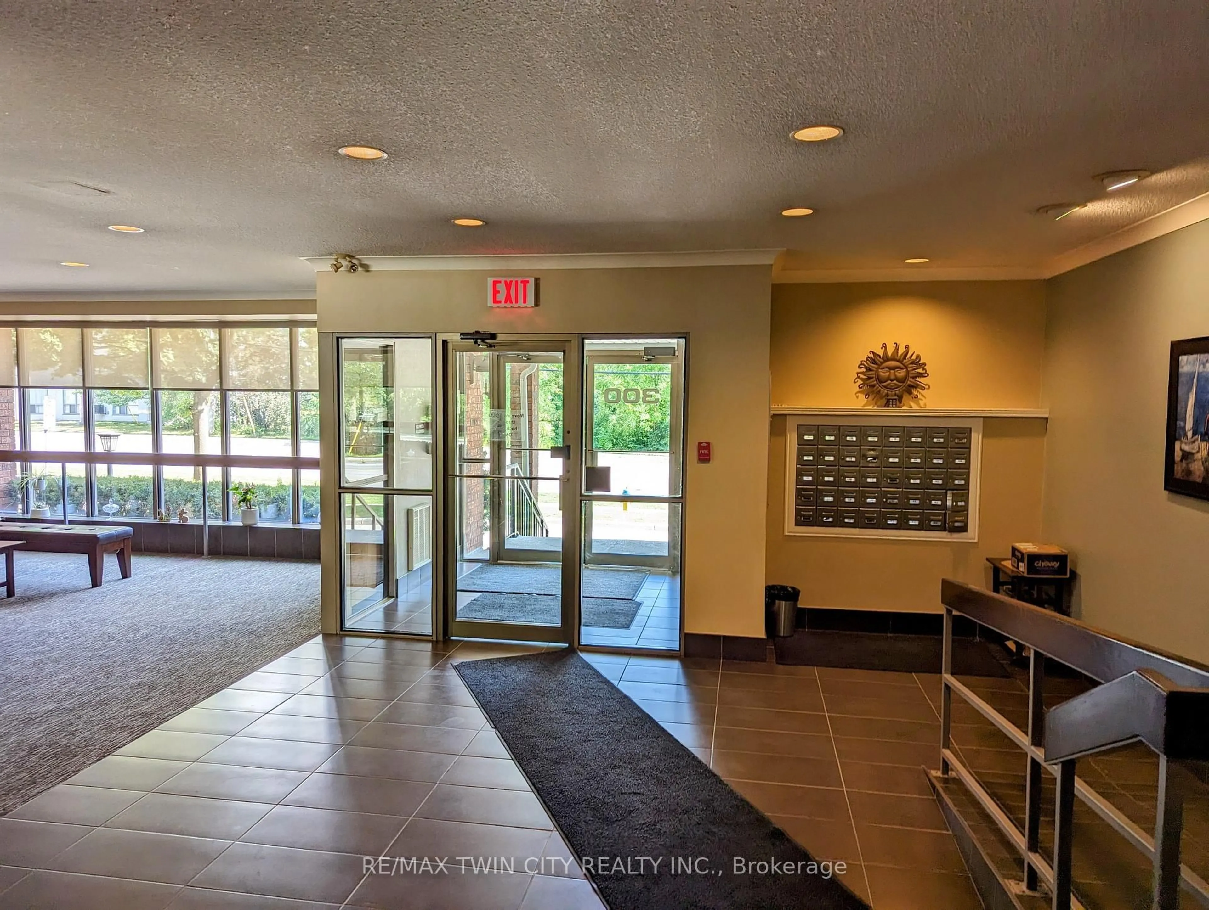 Indoor foyer for 300 Keats Way #407, Waterloo Ontario N2L 6E6