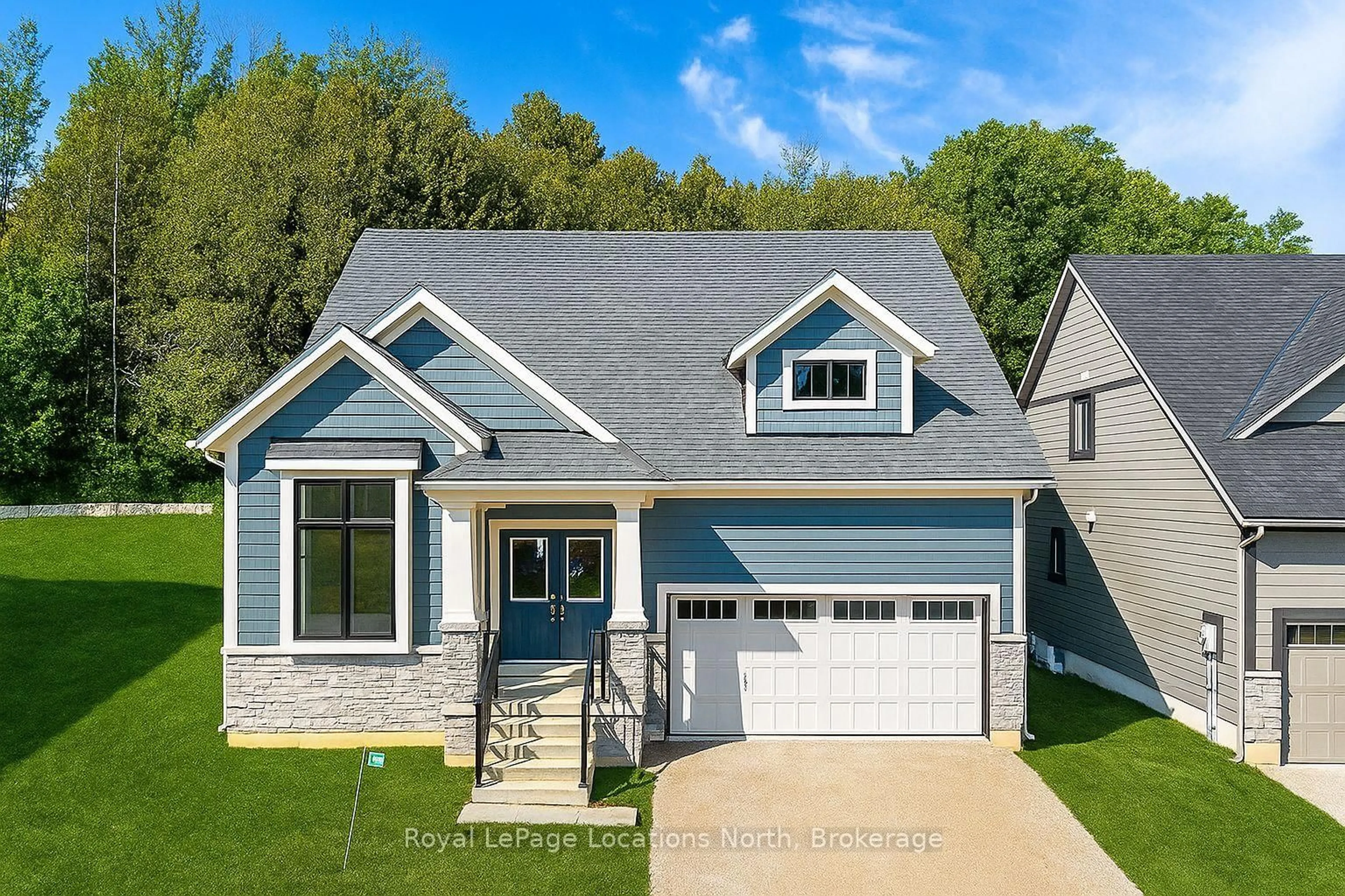 Home with vinyl exterior material, street for 124 Beacon Dr, Blue Mountains Ontario N0H 2P0