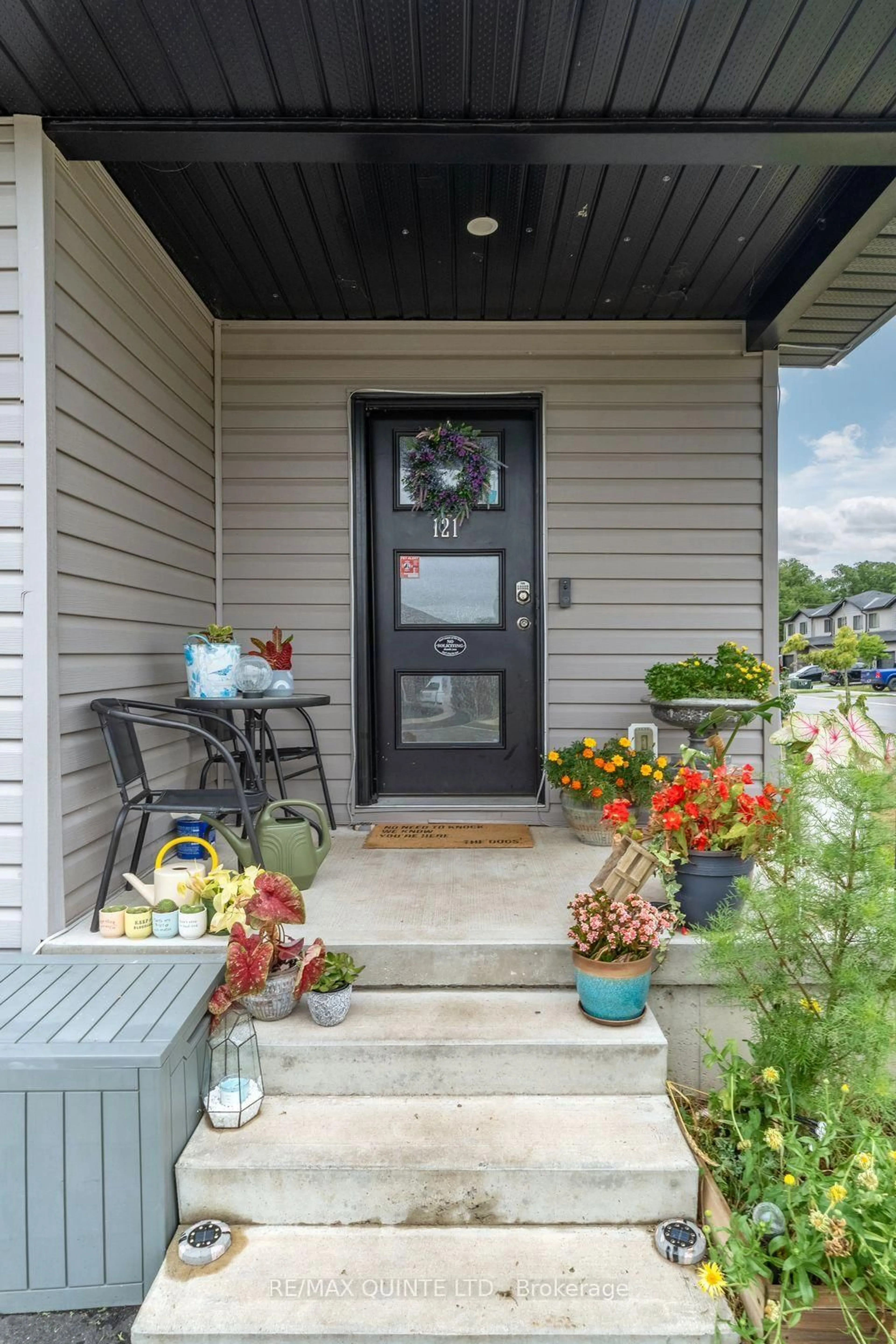 Indoor entryway for 121 Kanvers Way, Greater Napanee Ontario K7R 3P9