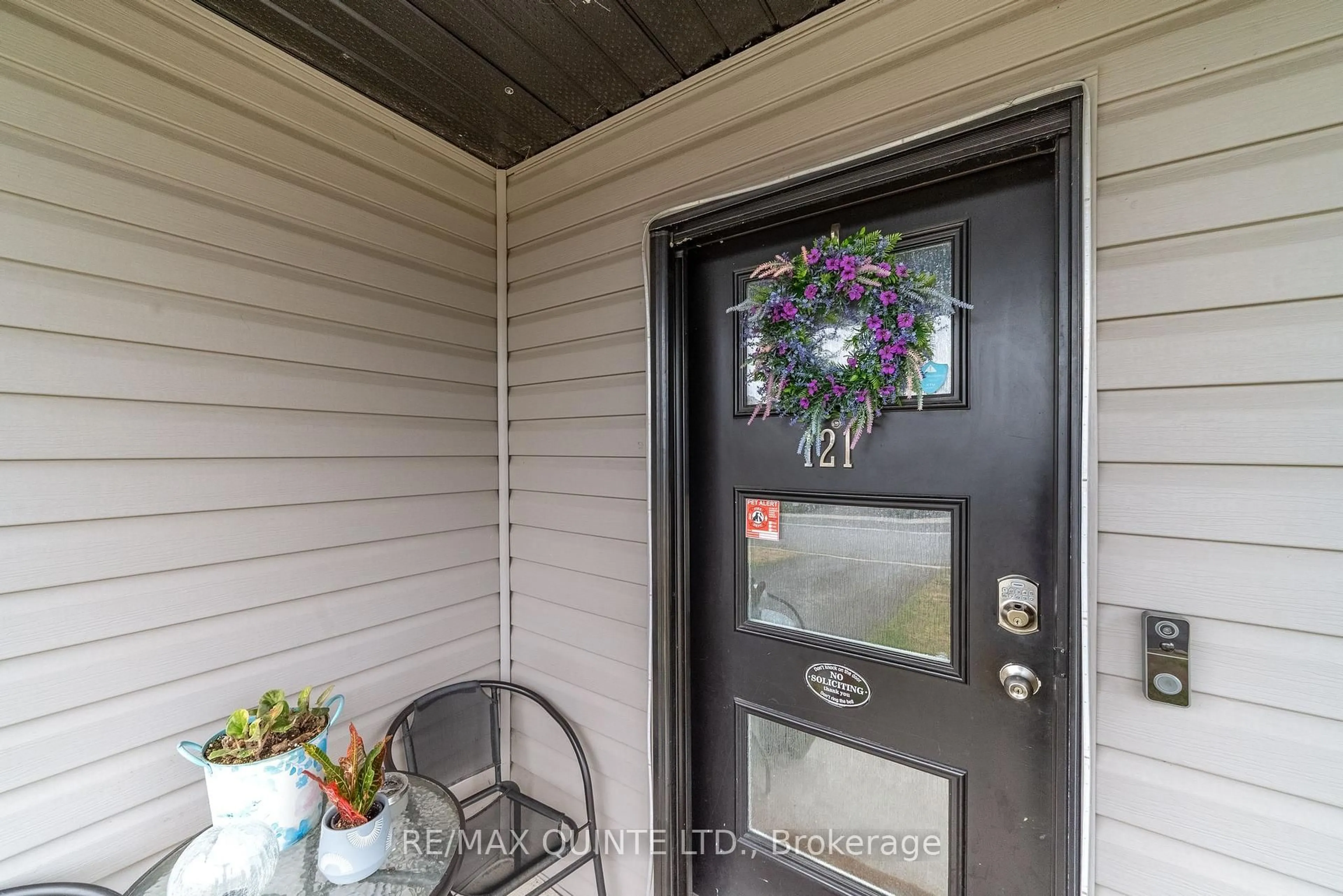 Indoor entryway for 121 Kanvers Way, Greater Napanee Ontario K7R 3P9