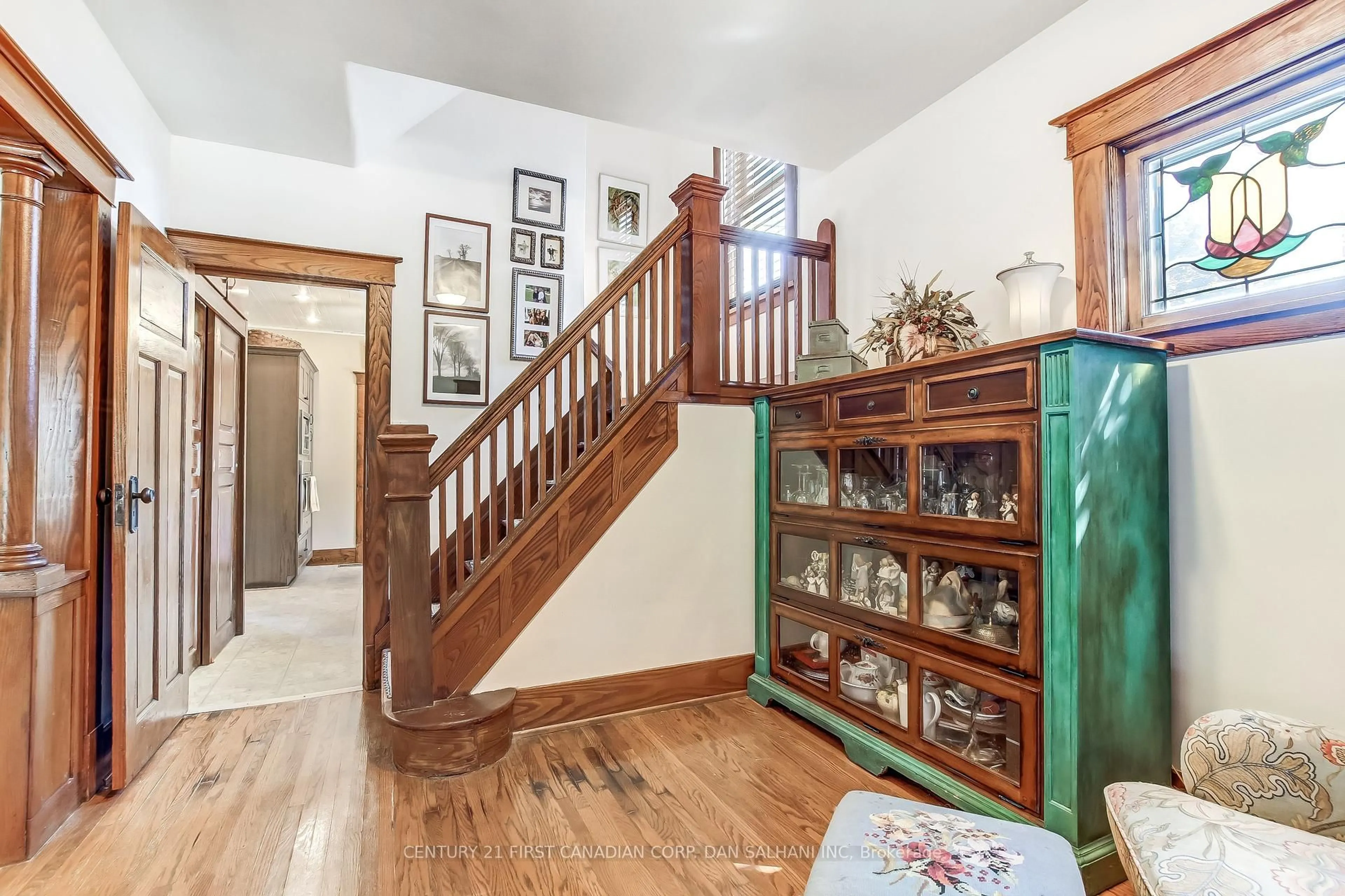 Indoor foyer for 36 Wilson Ave, St. Thomas Ontario N5R 3P8