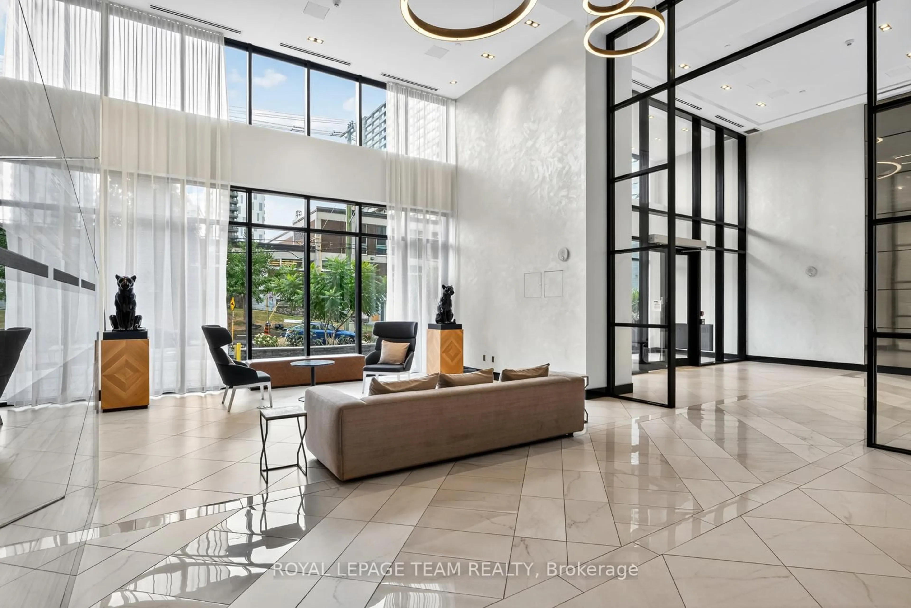 Lobby for 255 Bay St #416, Ottawa Ontario K1R 0C5
