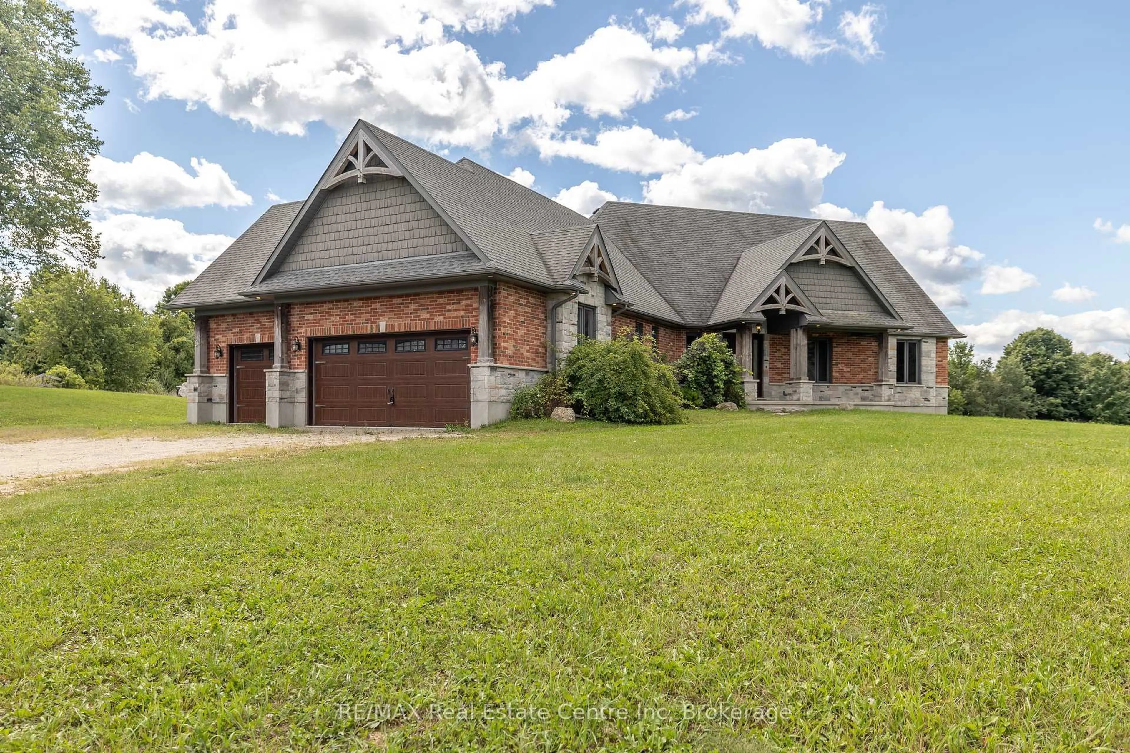 Home with brick exterior material, unknown for 7355 Concession 1 Rd, Puslinch Ontario N0B 2J0
