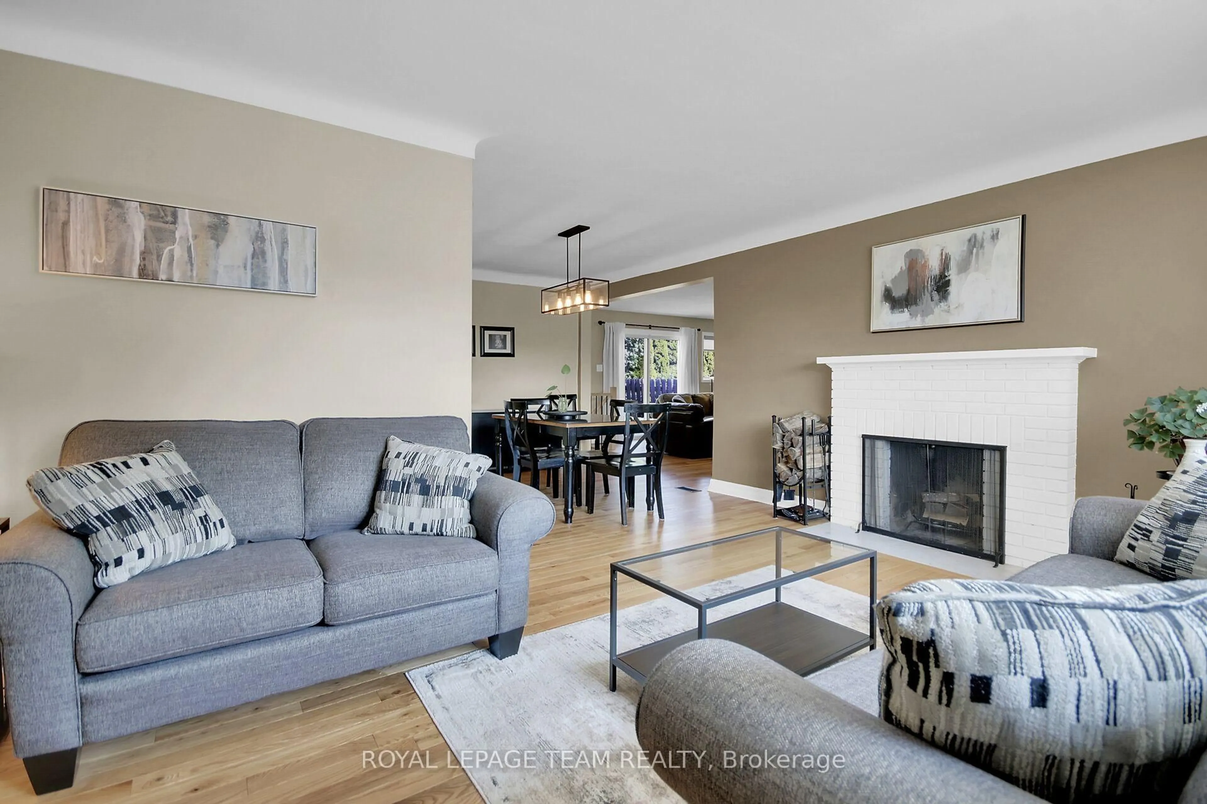 Living room with furniture, unknown for 43 Epworth Ave, Ottawa Ontario K2G 2L8