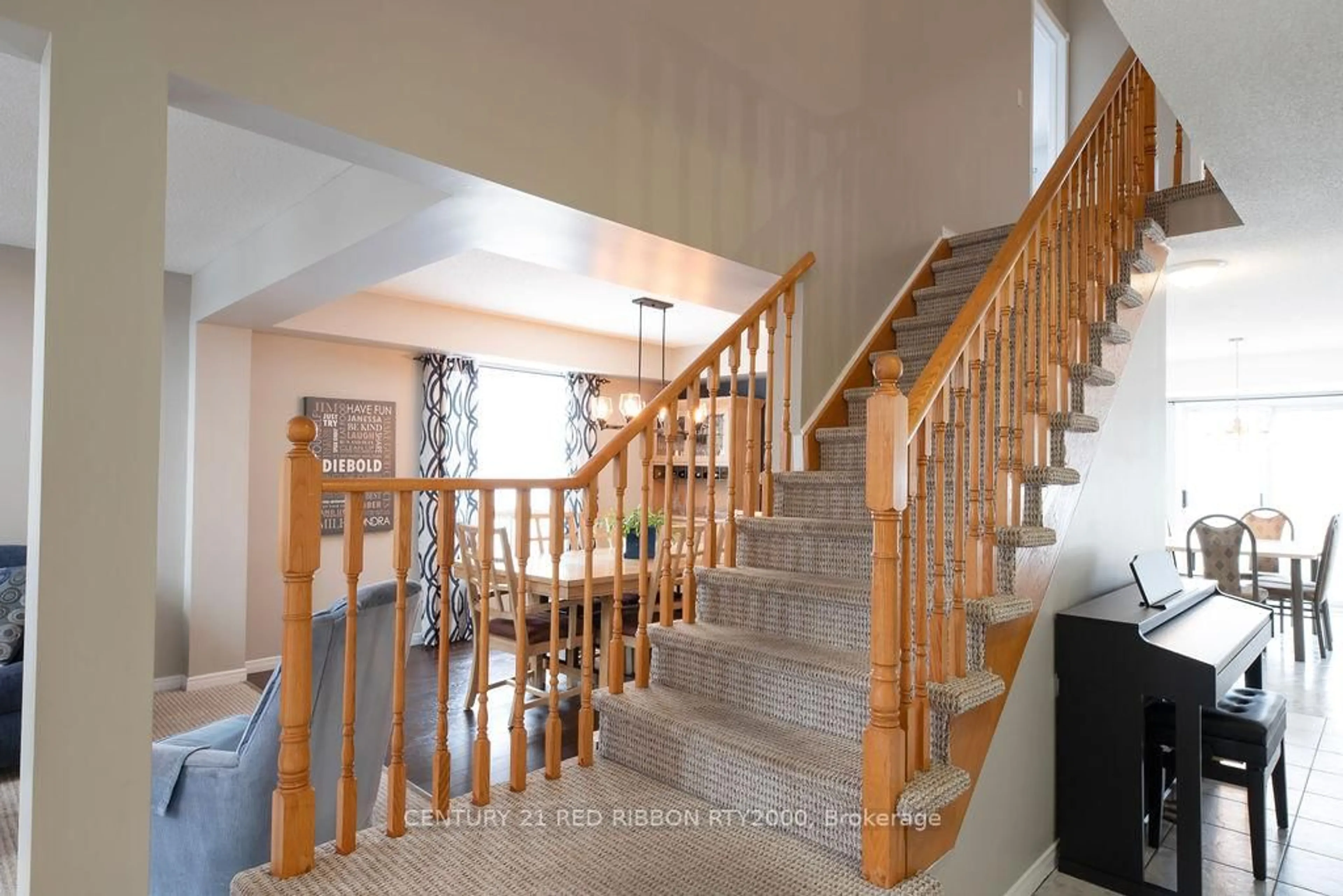 Stairs for 229 Marla Crt, Strathroy-Caradoc Ontario N7G 4L8