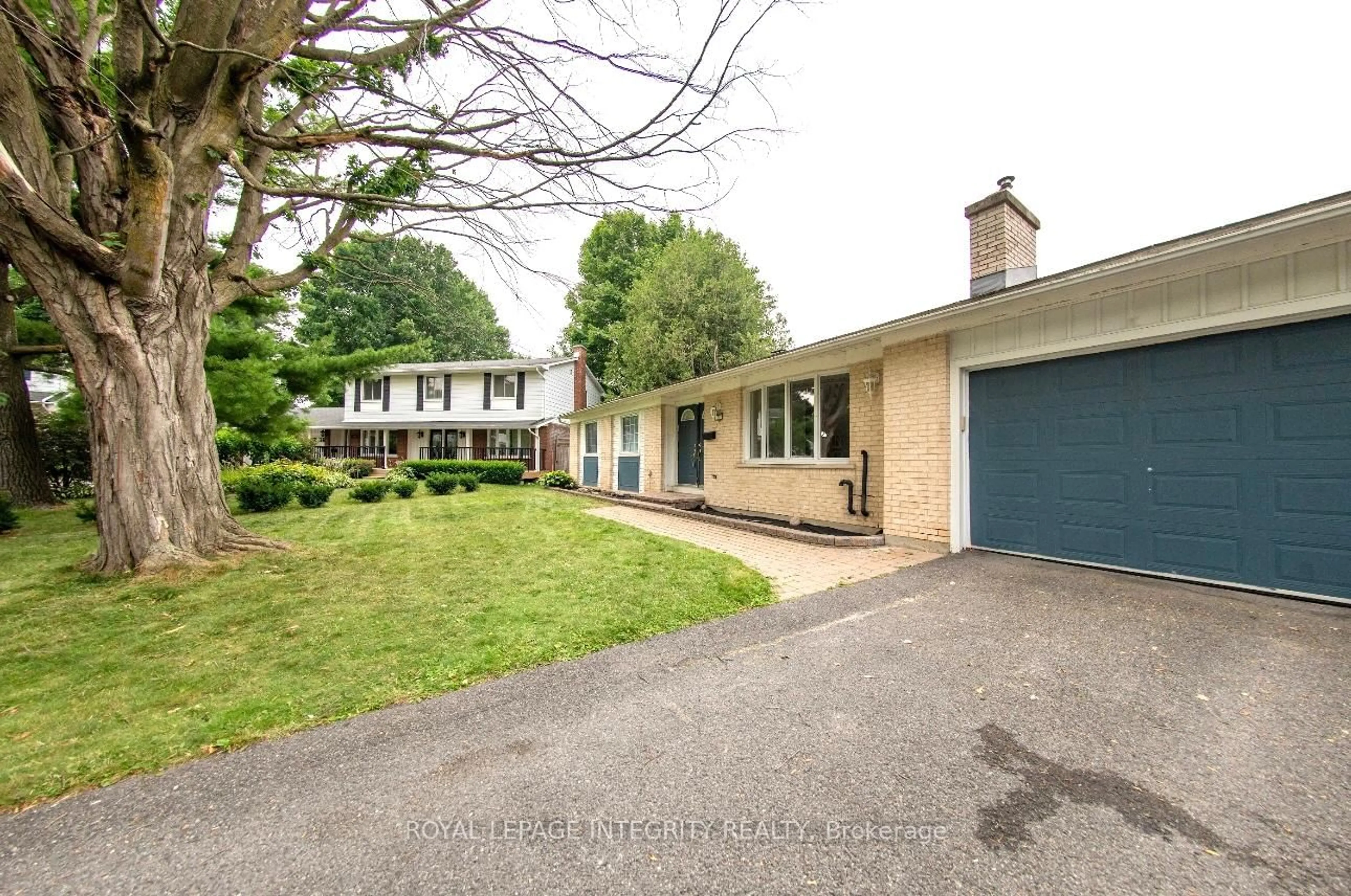 A pic from outside/outdoor area/front of a property/back of a property/a pic from drone, street for 27 Roberta Cres, Ottawa Ontario K2J 1G5