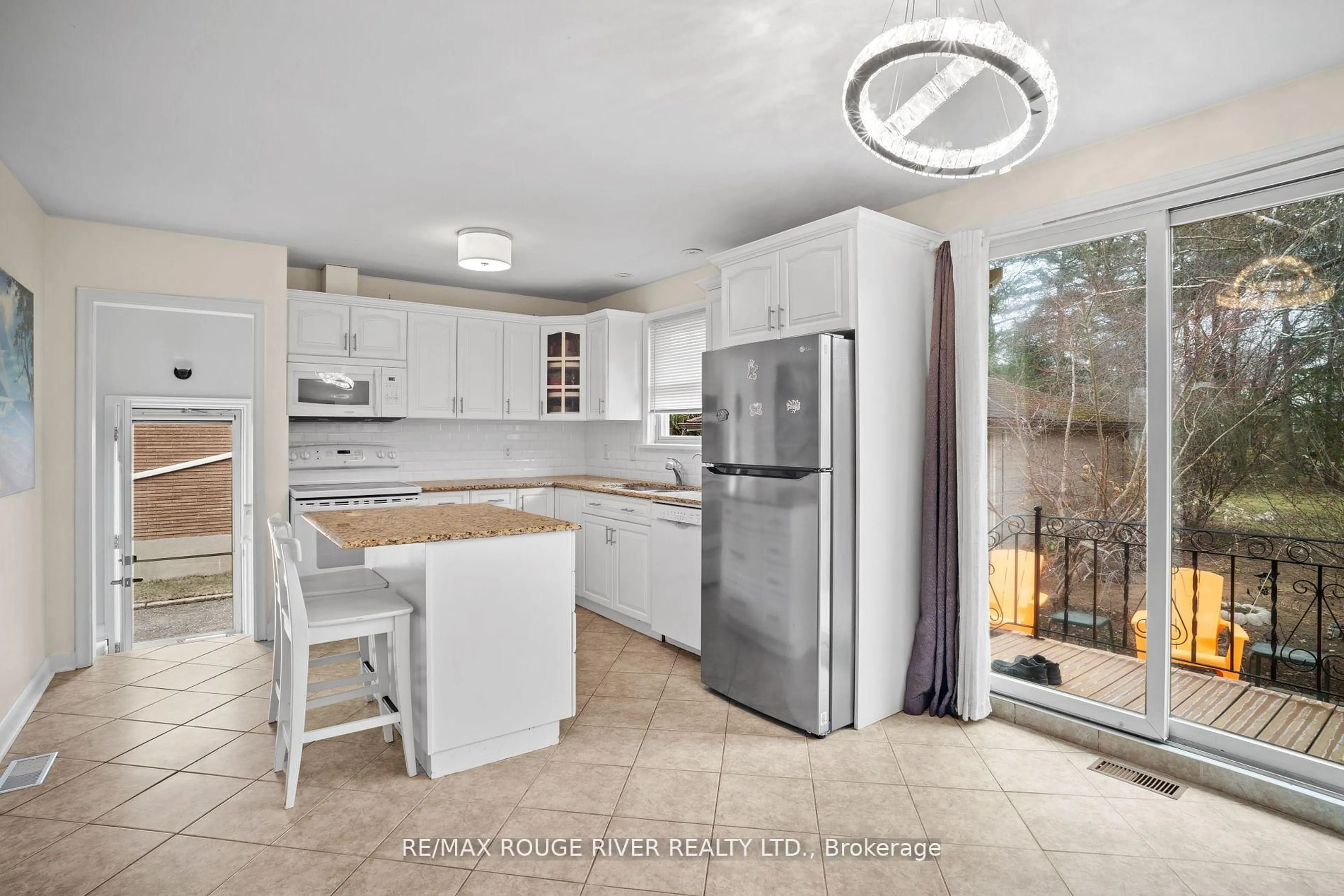 Open concept kitchen, ceramic/tile floor for 6478 Brock St, Niagara Falls Ontario L2J 1W3