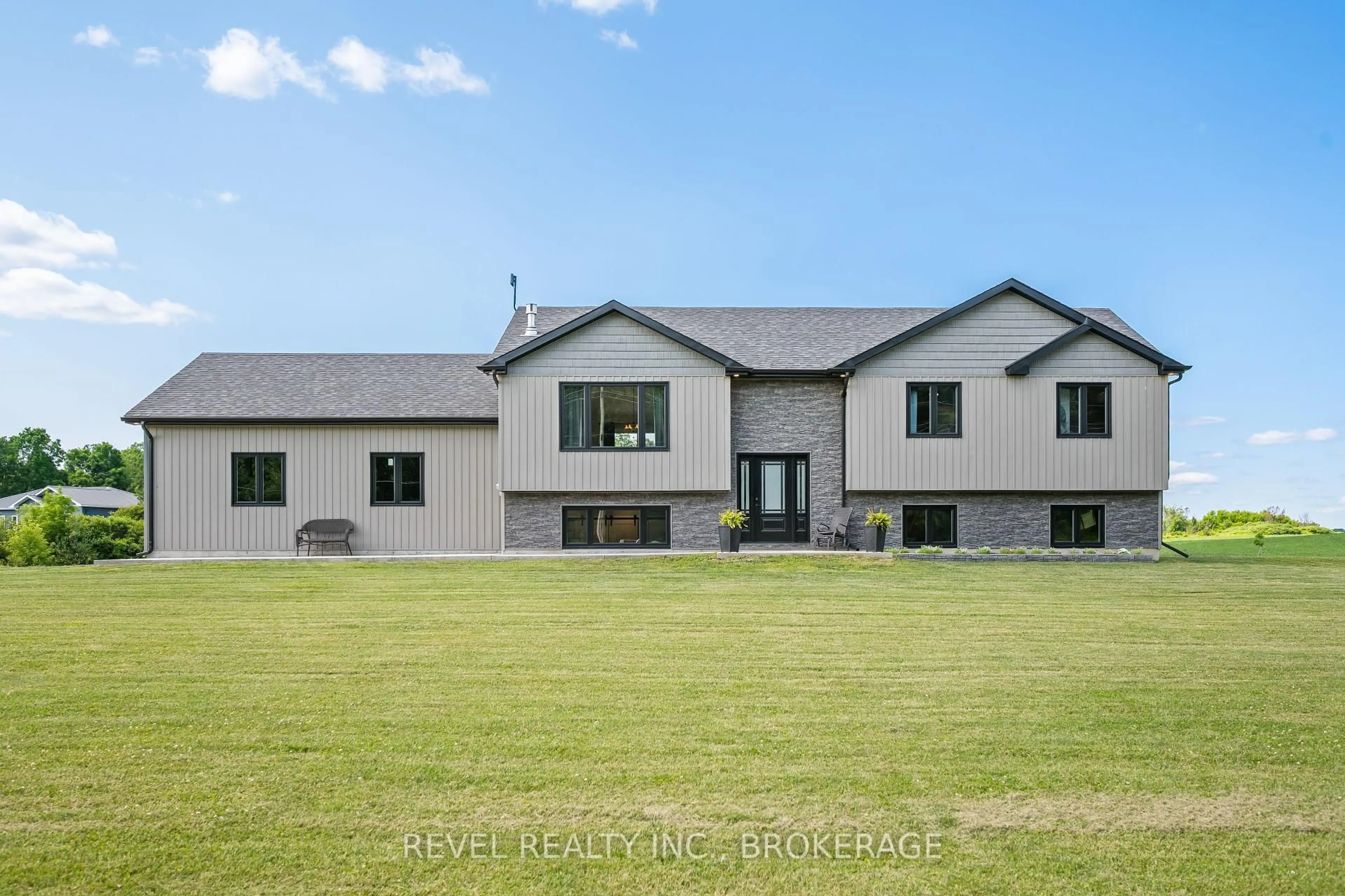 A pic from outside/outdoor area/front of a property/back of a property/a pic from drone, building for 2962 4th Concession Rd, Gananoque Ontario K7G 2V5