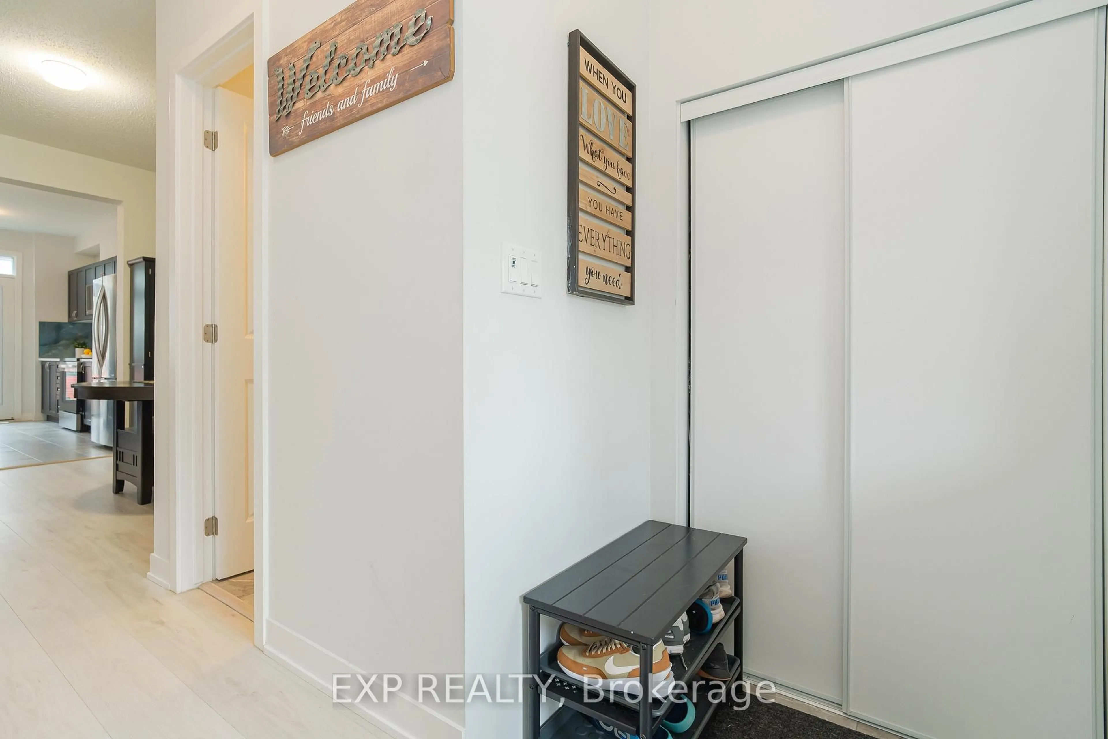 Indoor entryway for 676 Quilter Row, Richmond Ontario K0A 2Z0