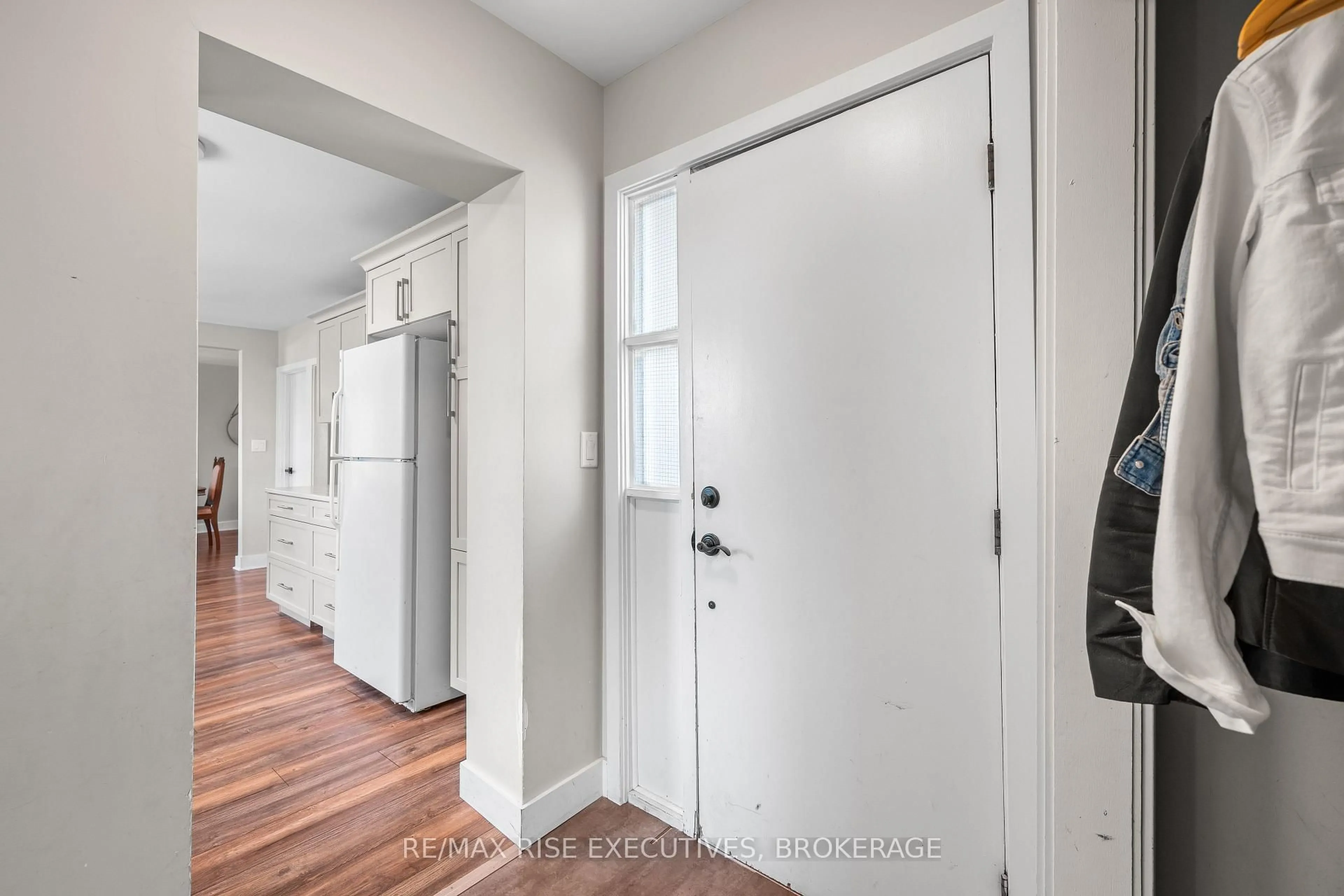 Indoor entryway for 320 Dundas St, Greater Napanee Ontario K7R 2B4