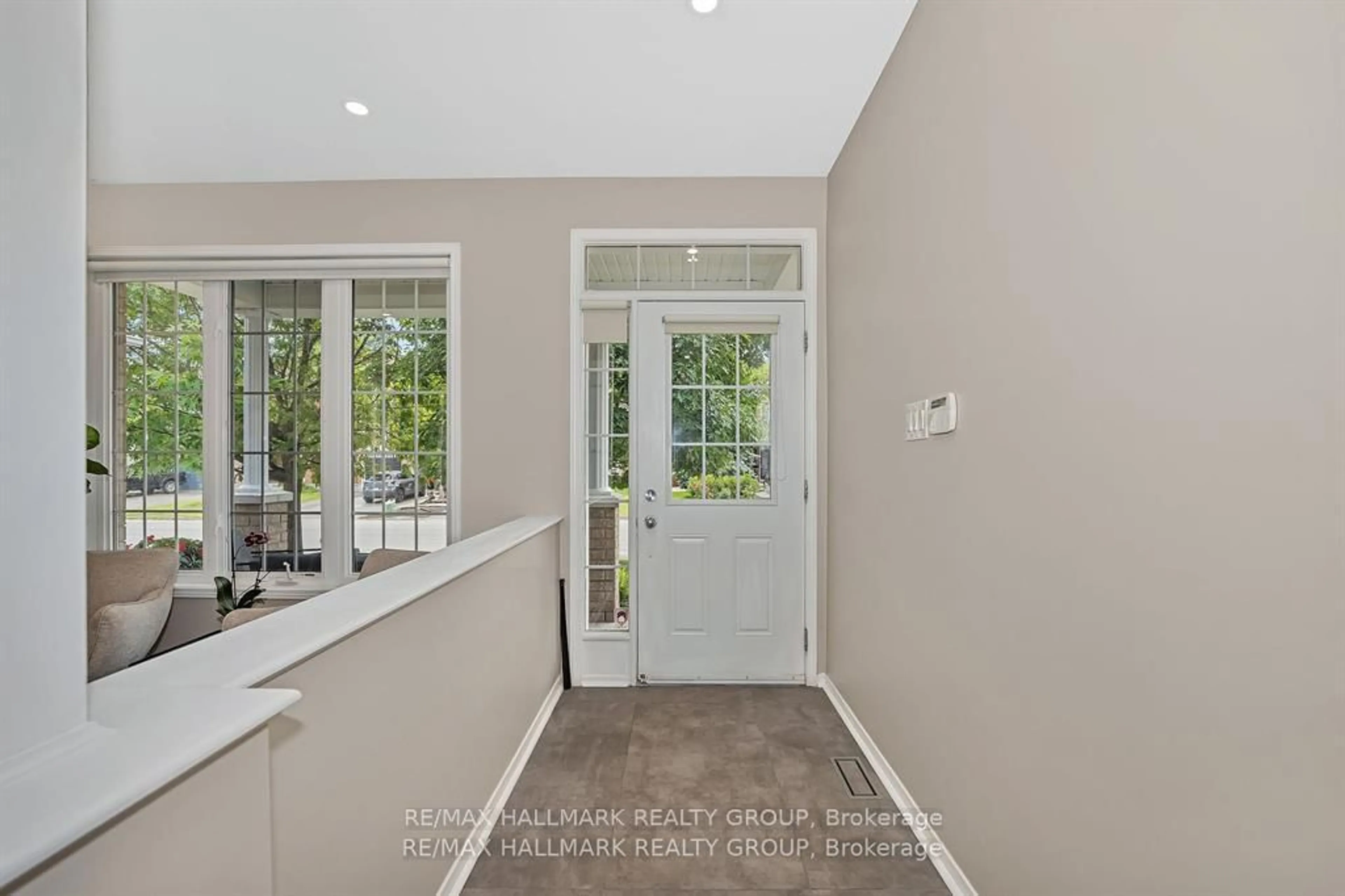 Indoor entryway for 137 Stedman St, Ottawa Ontario K1T 0B4