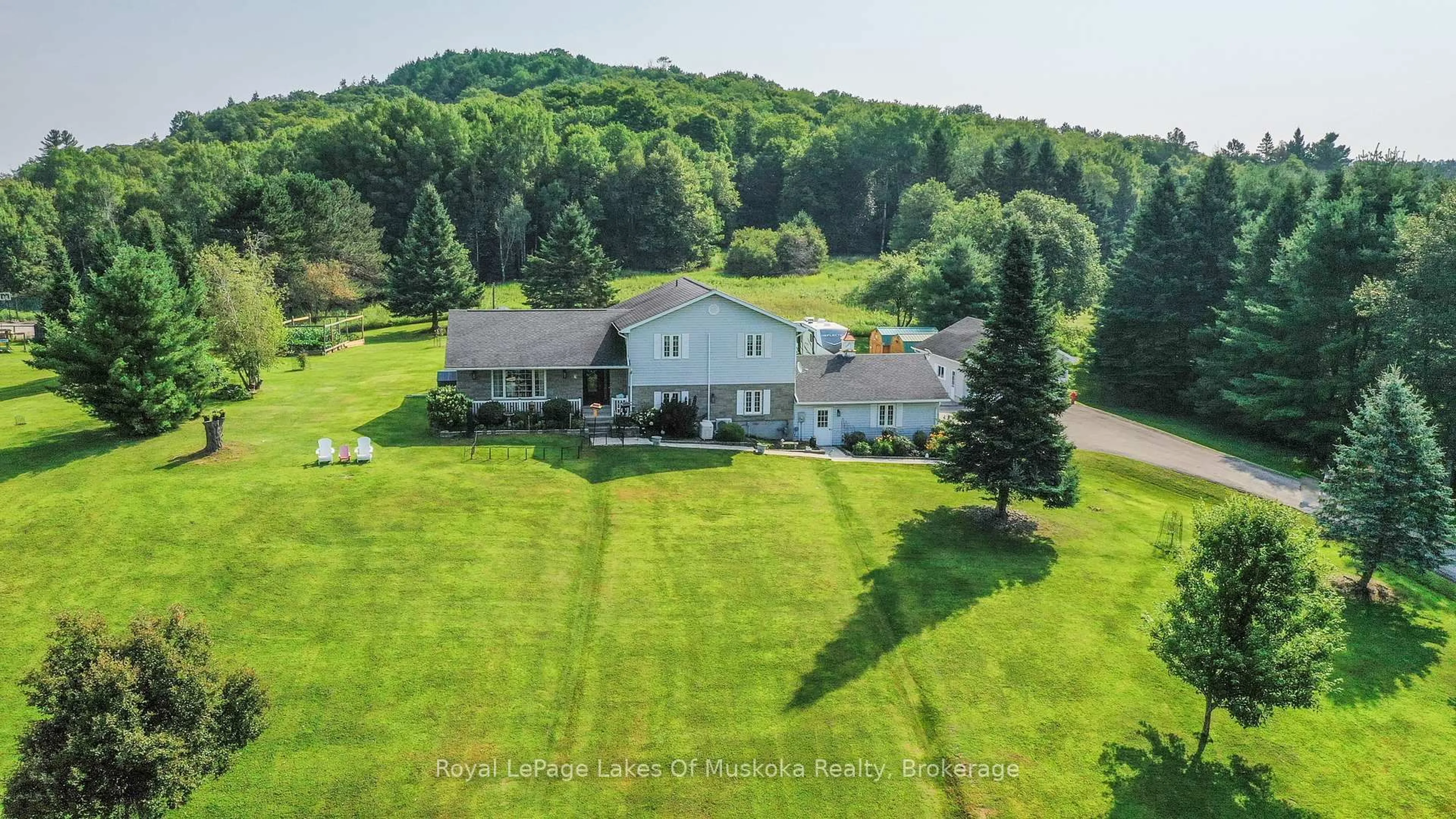 A pic from outside/outdoor area/front of a property/back of a property/a pic from drone, water/lake/river/ocean view for 284 South Fairy Lake Rd, Huntsville Ontario P1H 1R5