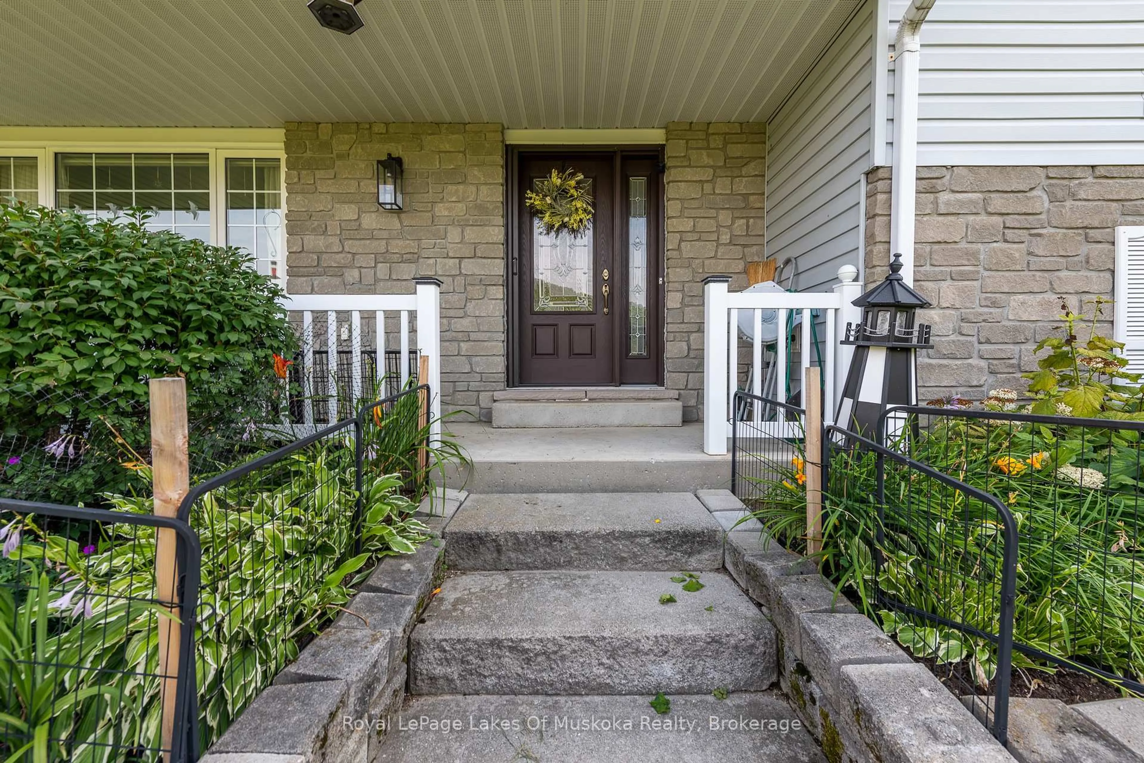 Indoor entryway for 284 South Fairy Lake Rd, Huntsville Ontario P1H 1R5