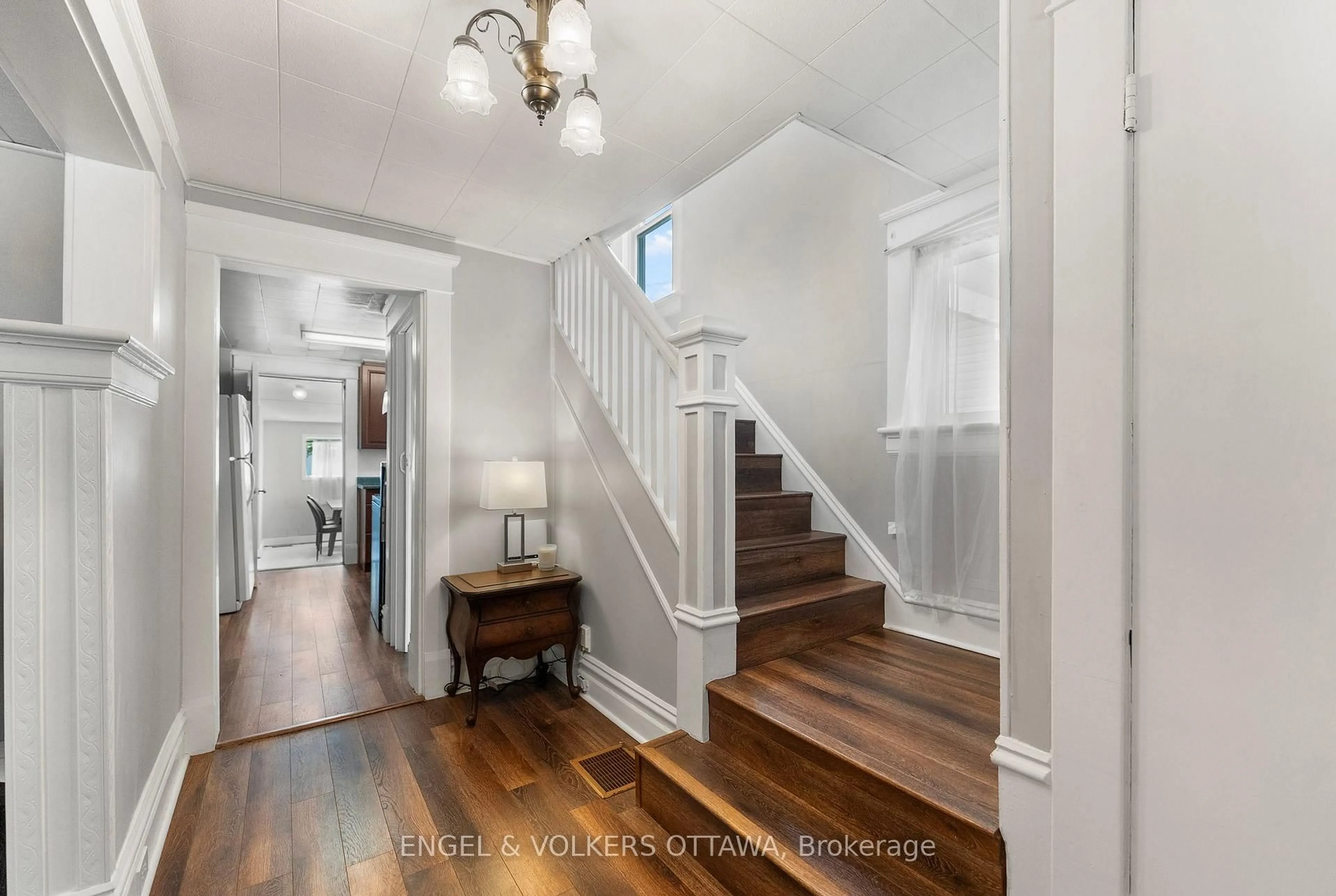 Indoor entryway for 39 Main St, Rideau Lakes Ontario K0G 1E0