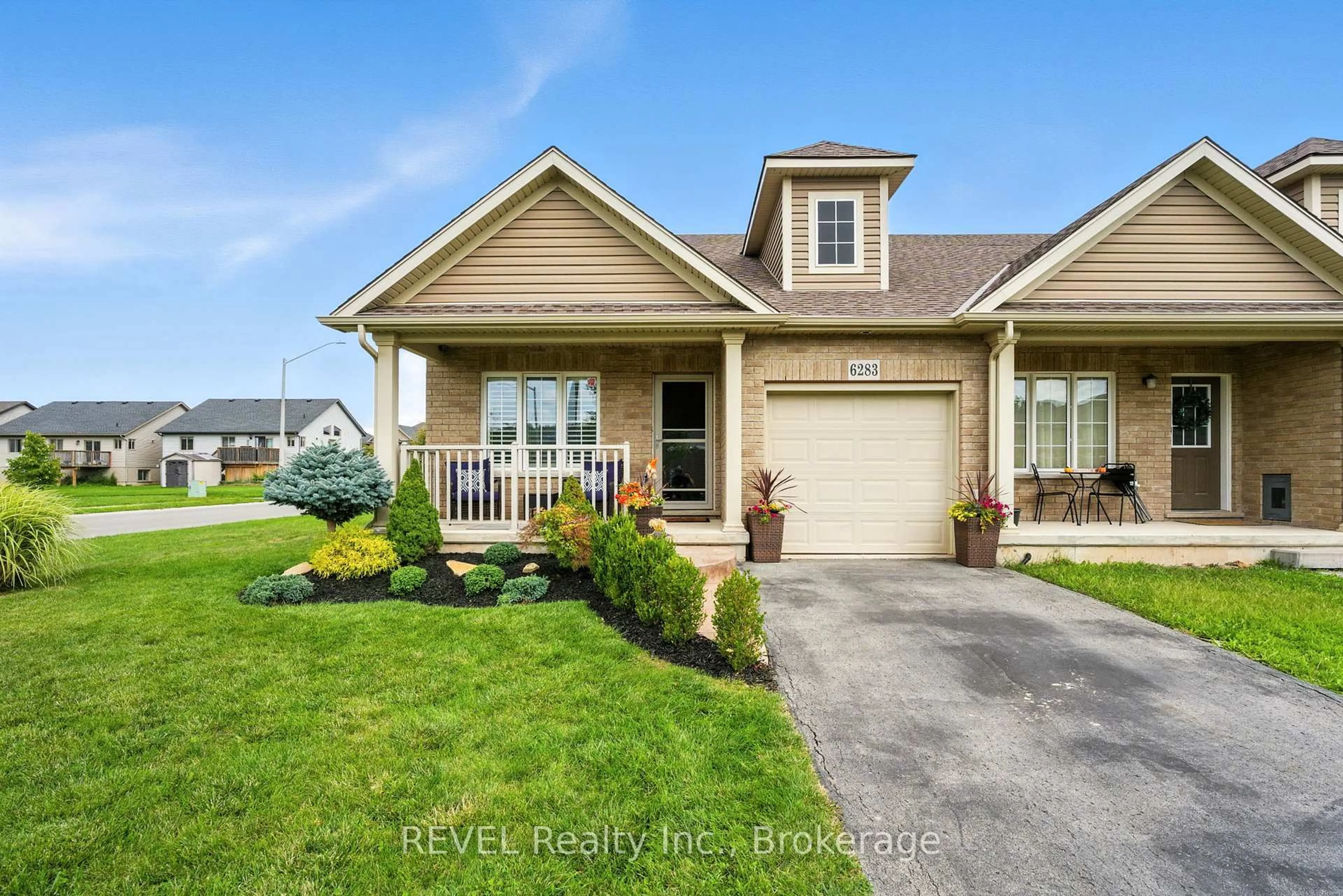 Home with vinyl exterior material, street for 6283 Dores Dr, Niagara Falls Ontario L2G 7T3