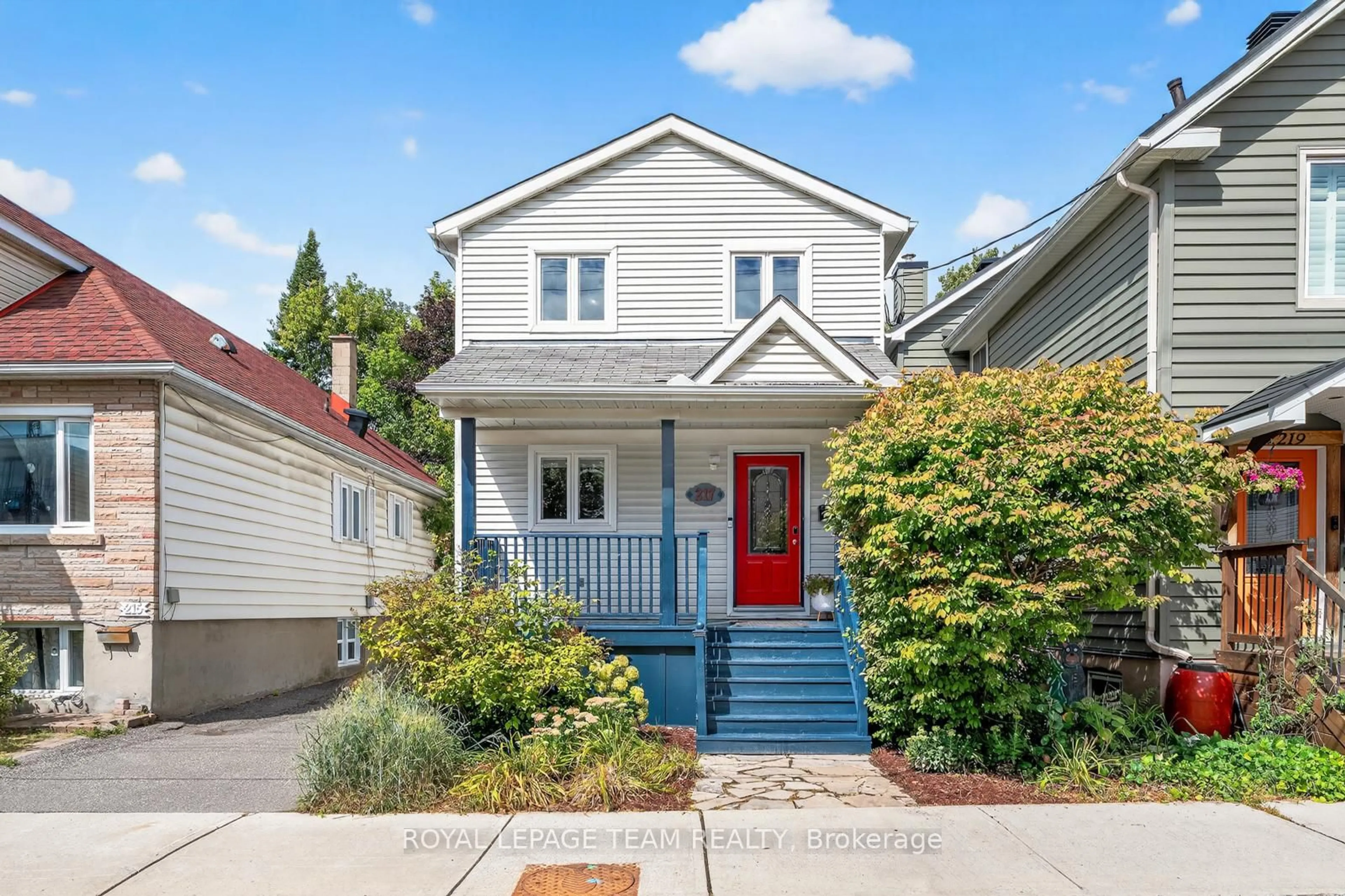 Home with vinyl exterior material, street for 217 Montfort St, Ottawa Ontario K1L 5P3