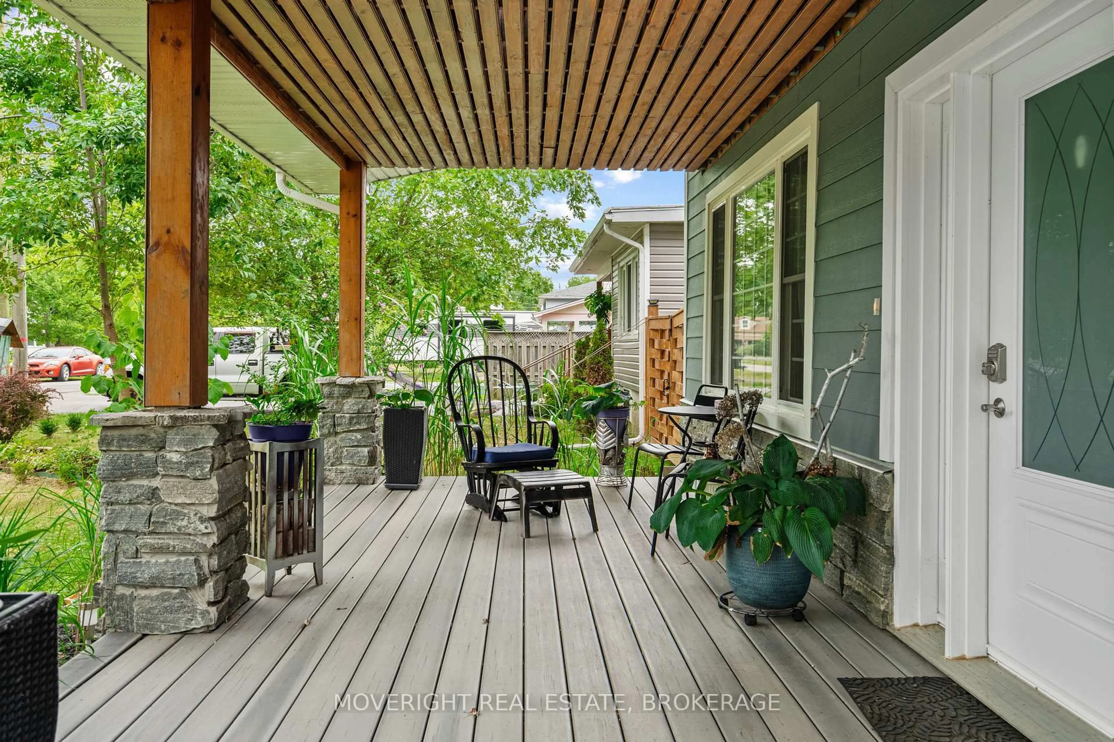 Patio, street for 318 Beachview Ave, Fort Erie Ontario L2A 4L7