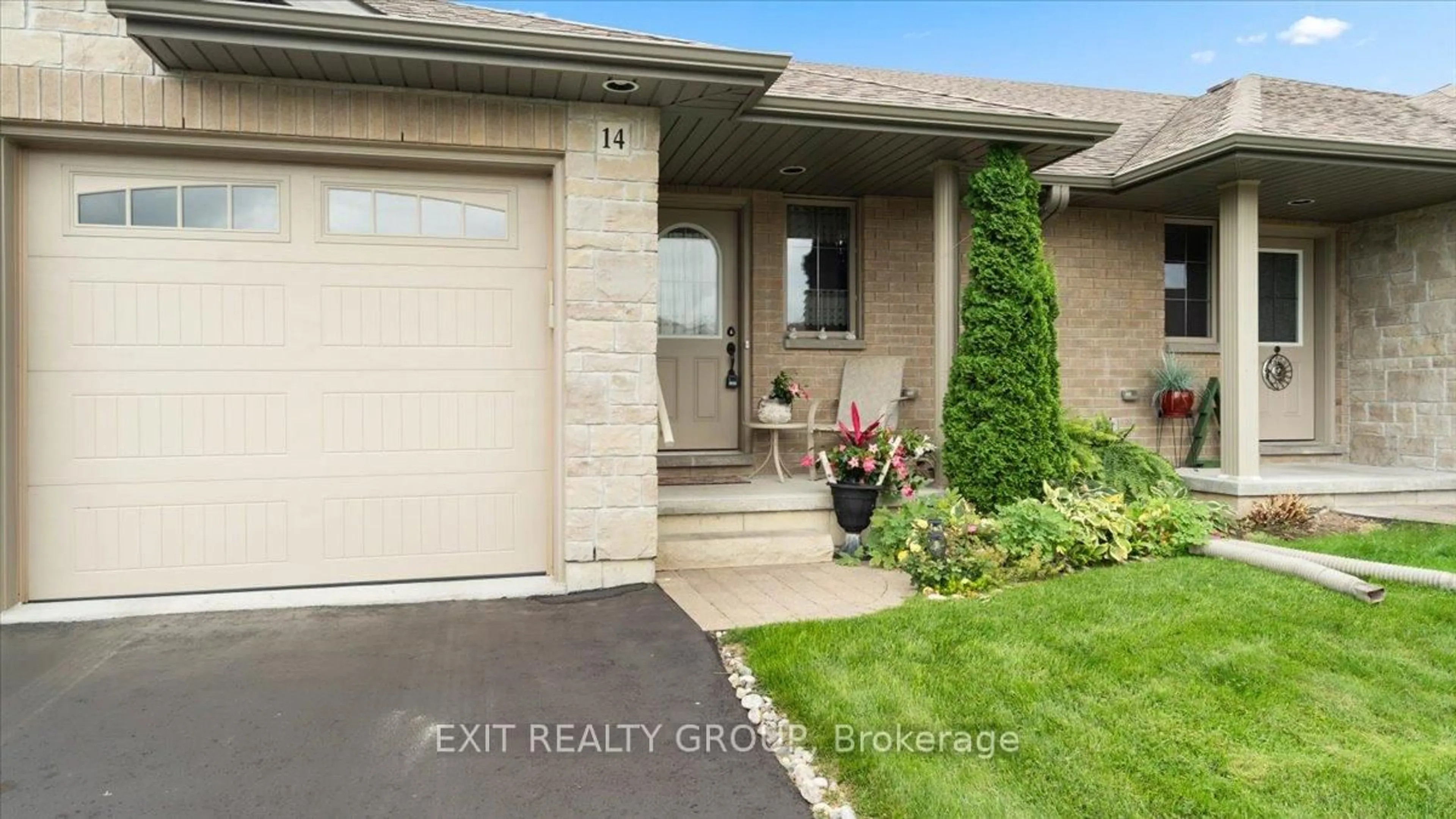 Indoor entryway for 14 Cortland Cres, Barry's Bay Ontario K0K 1B0