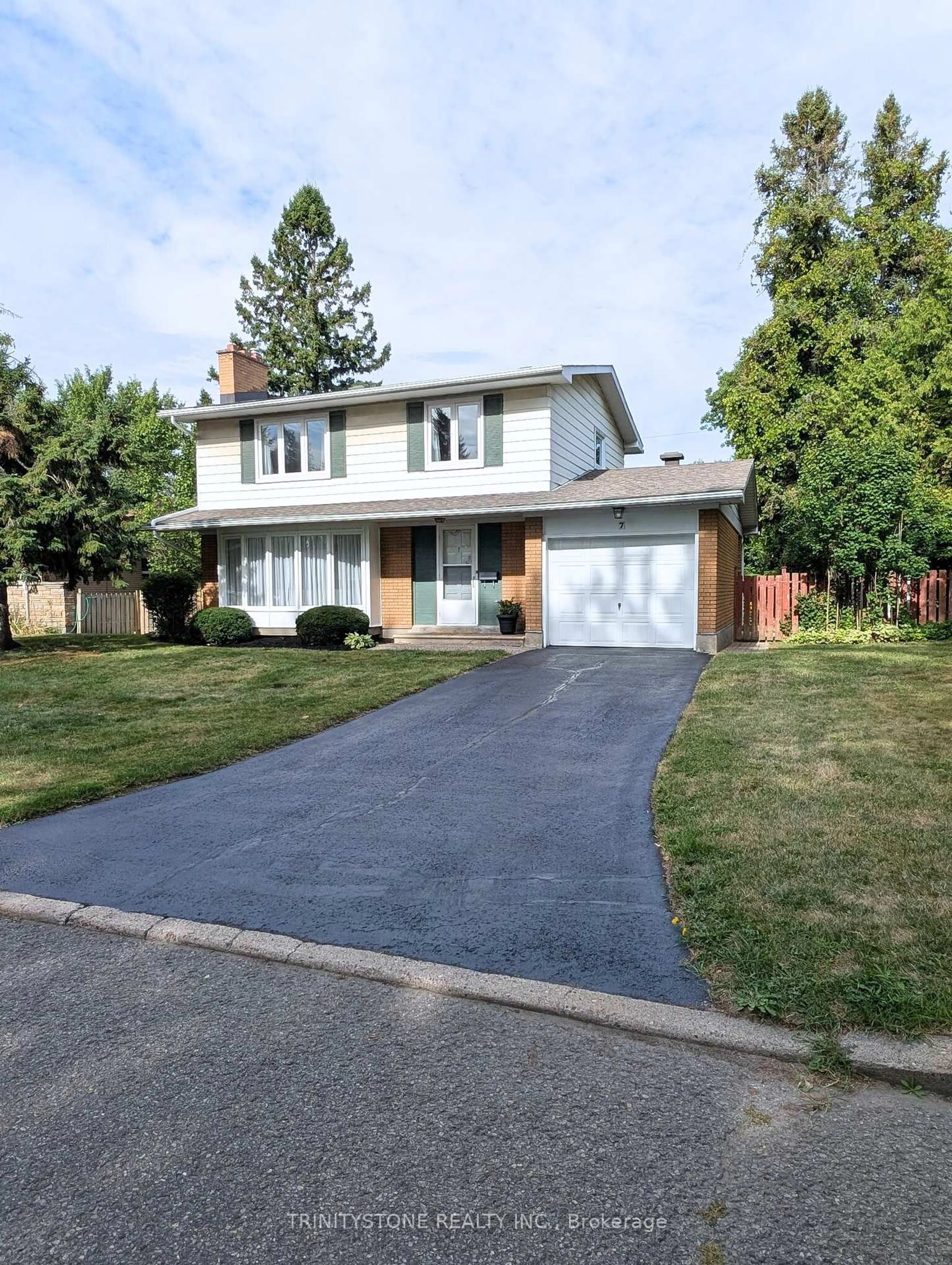 Home with vinyl exterior material, street for 7 Pulford Cres, Ottawa Ontario K2B 6L6