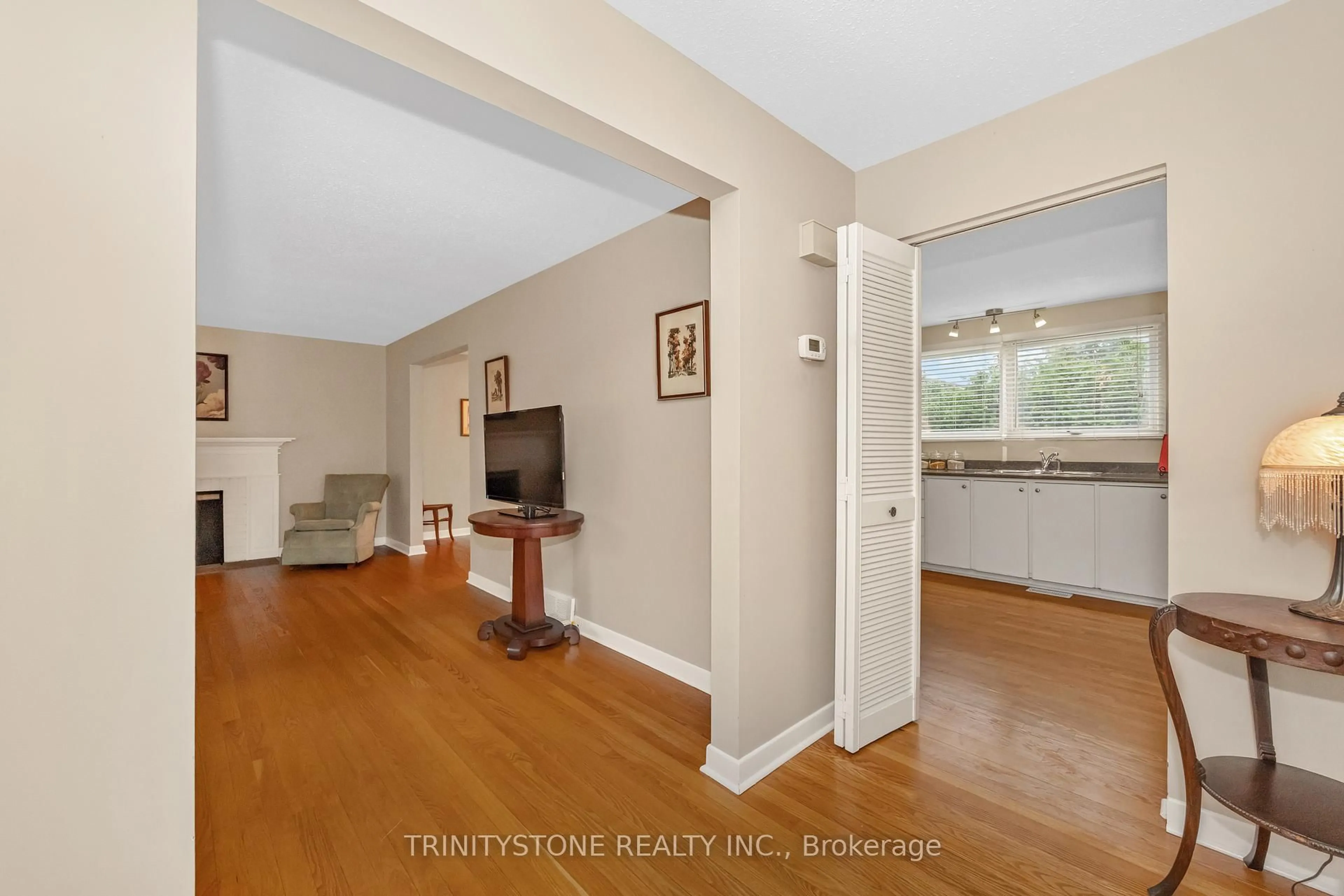 Unknown for 7 Pulford Cres, Ottawa Ontario K2B 6L6