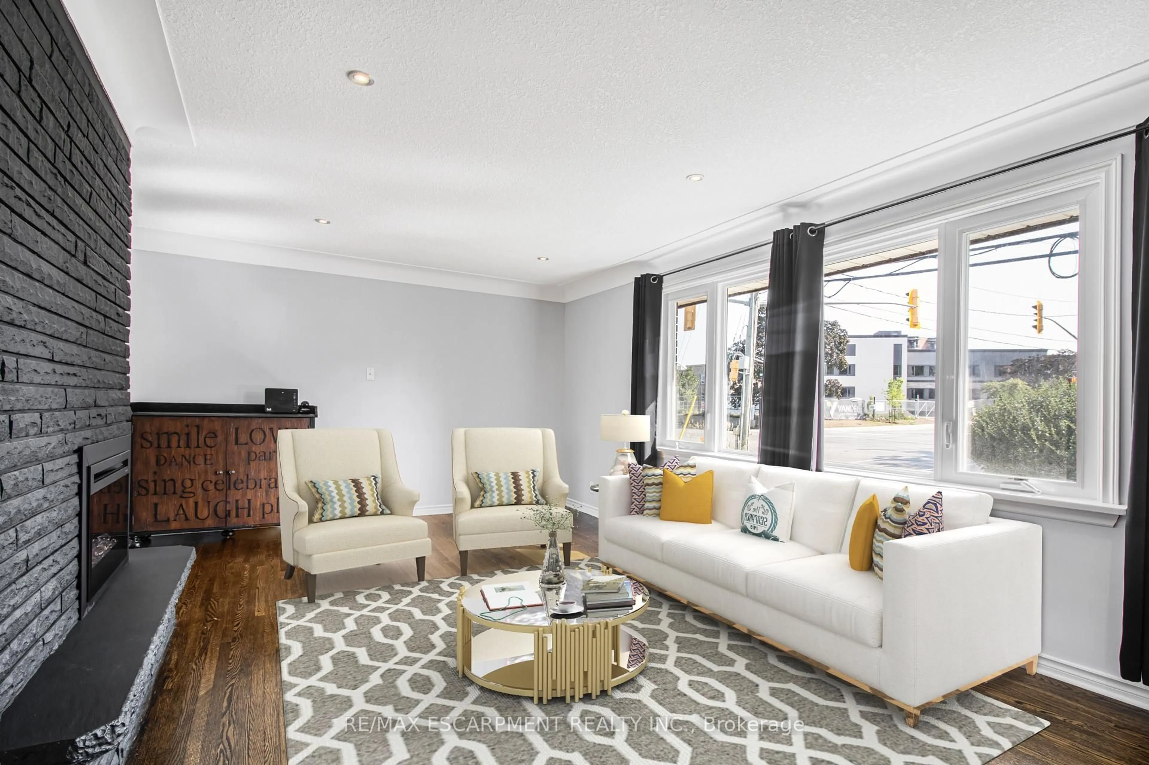 Living room with furniture, unknown for 944 Concession Rd, Cambridge Ontario N3H 4L6