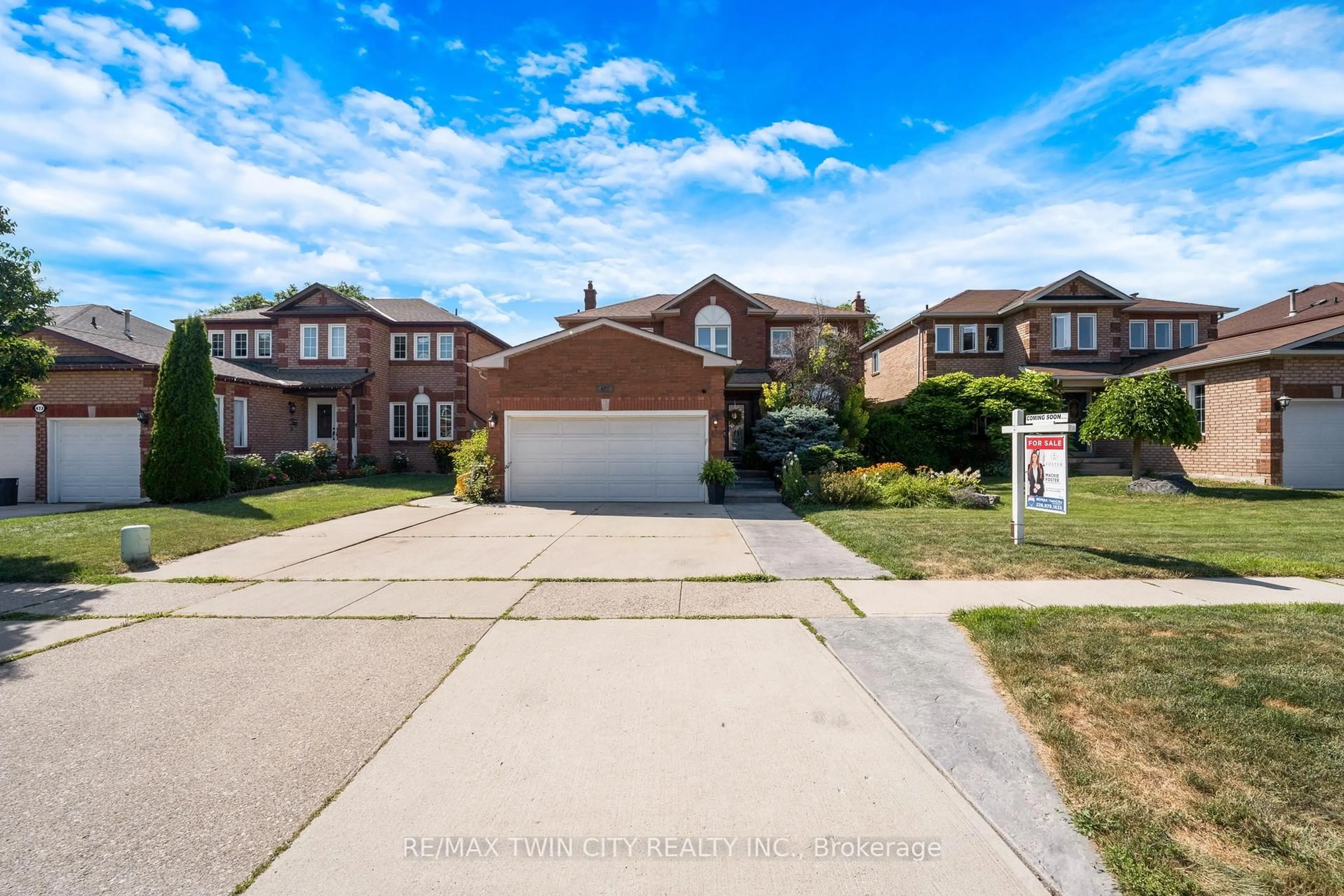 A pic from outside/outdoor area/front of a property/back of a property/a pic from drone, street for 477 Burnett Ave, Cambridge Ontario N1T 1L6
