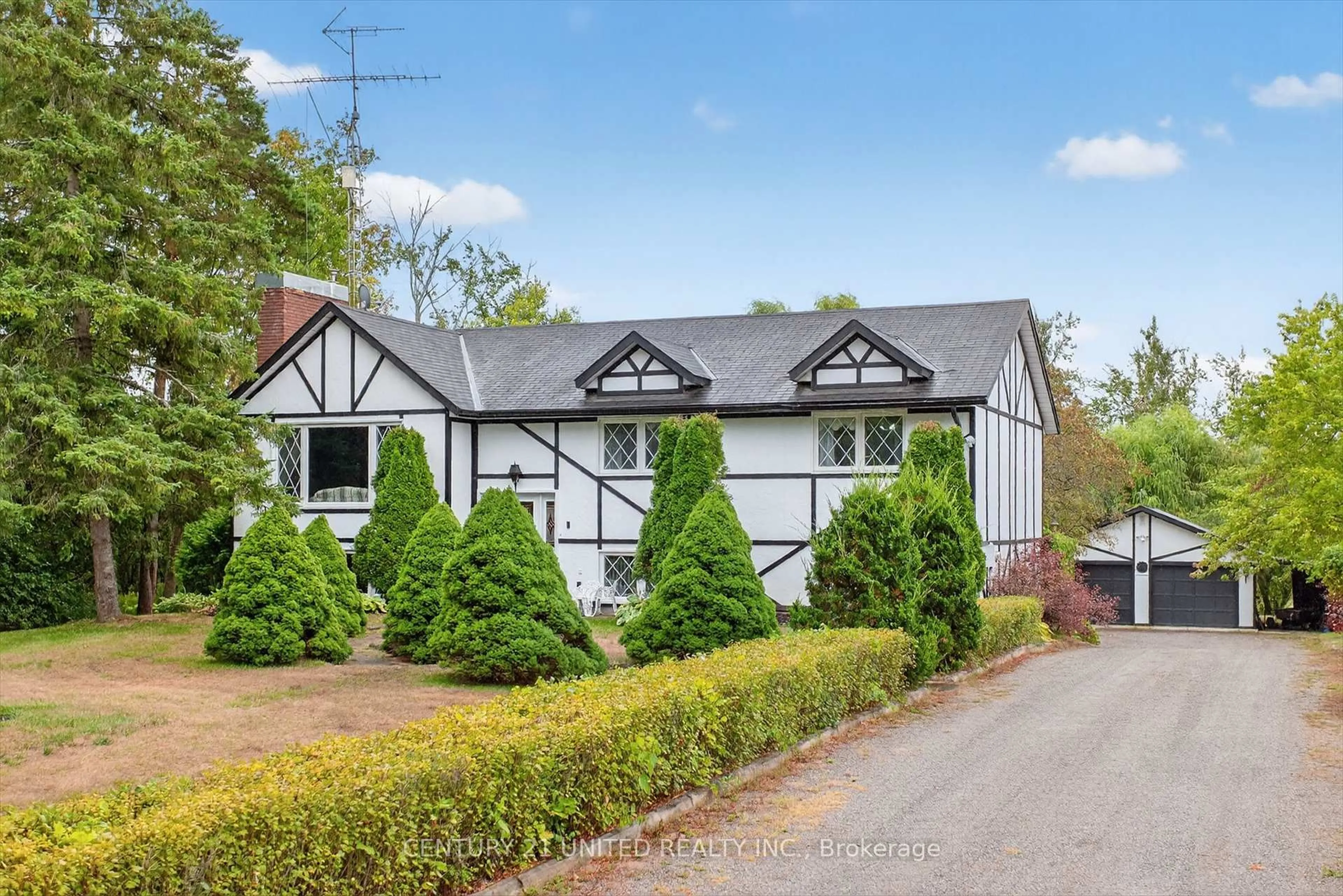 A pic from outside/outdoor area/front of a property/back of a property/a pic from drone, street for 1243 Seventh Line, Selwyn Ontario K9J 6X5