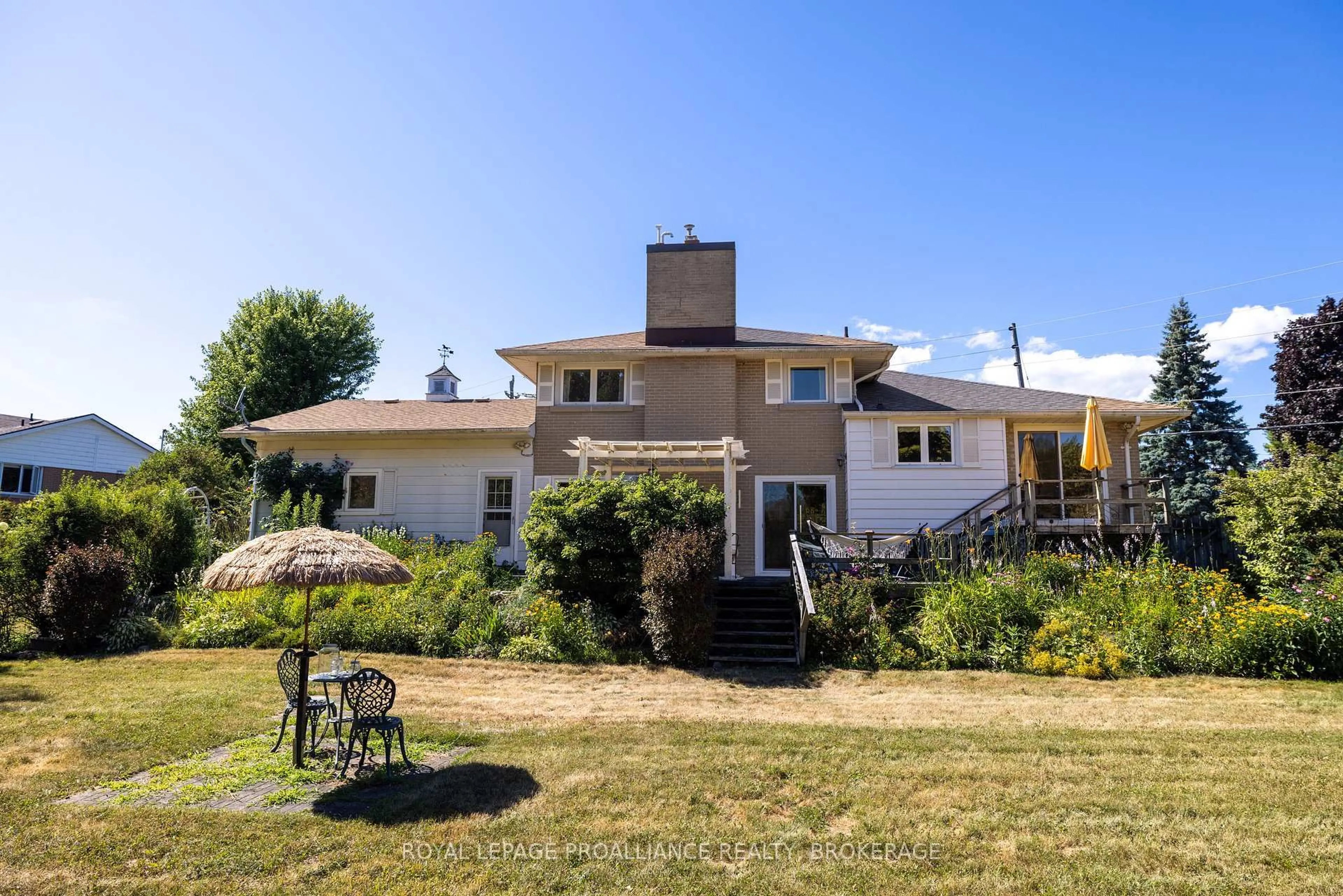 Unknown for 35 Manitou Cres, Loyalist Ontario K7N 1B1