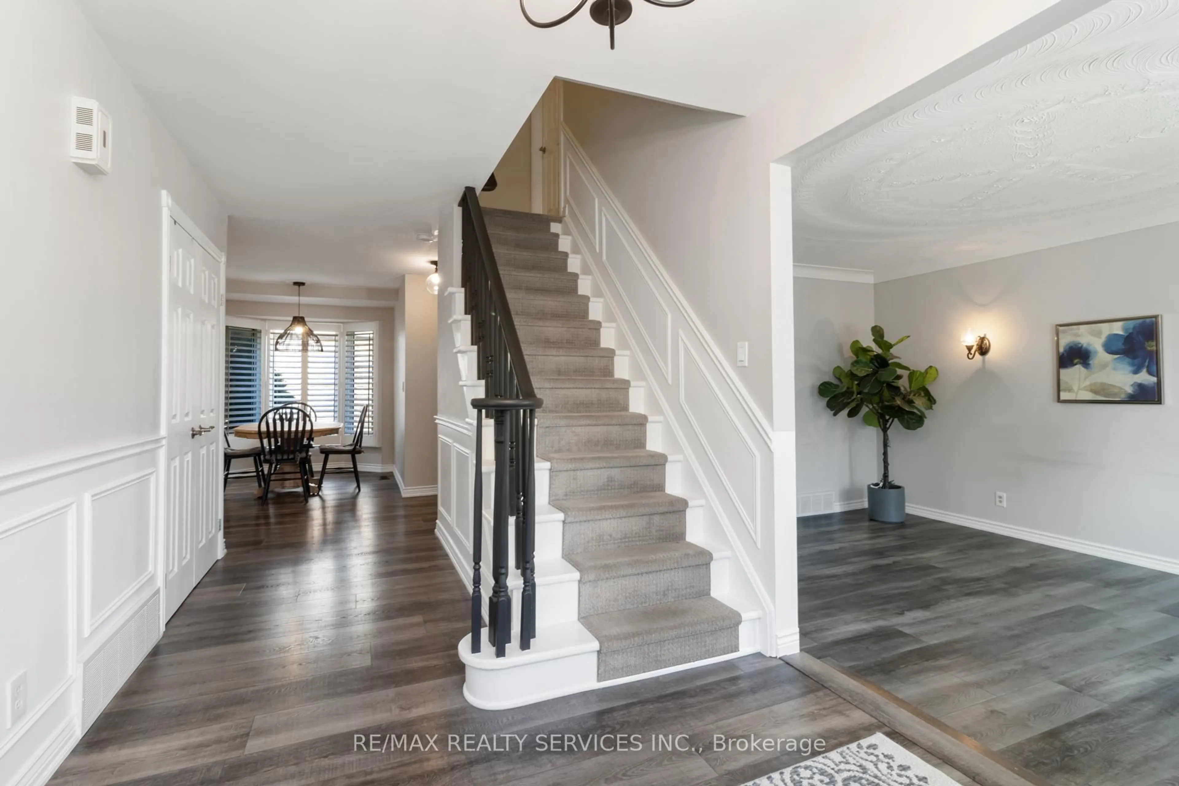 Indoor entryway for 54 Audubon St, Hamilton Ontario L8J 1J3